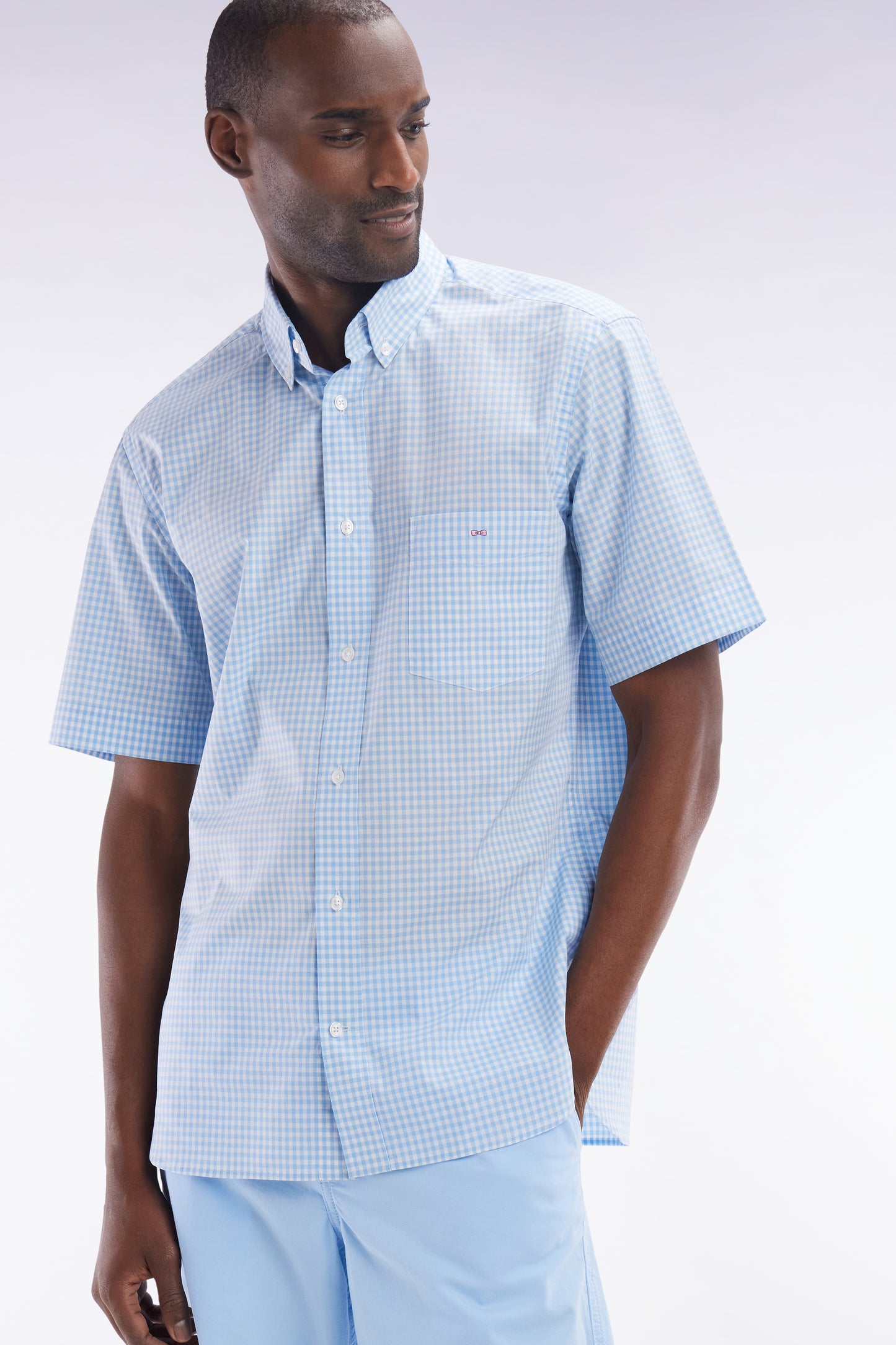 Straight short-sleeved shirt in sky blue gingham cotton