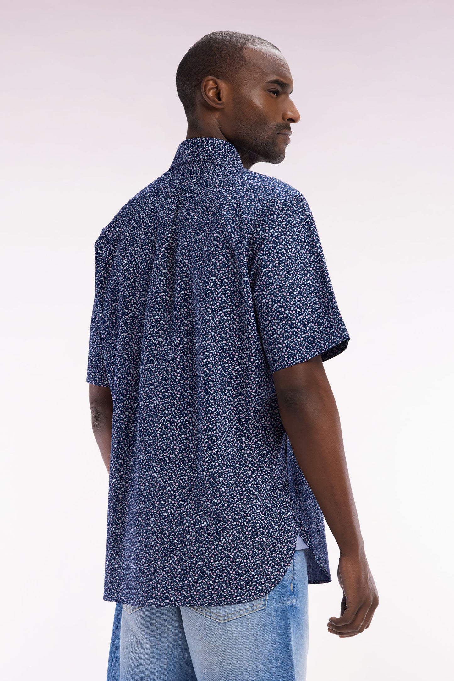 Straight short-sleeved shirt in navy cotton poplin bow tie micropattern