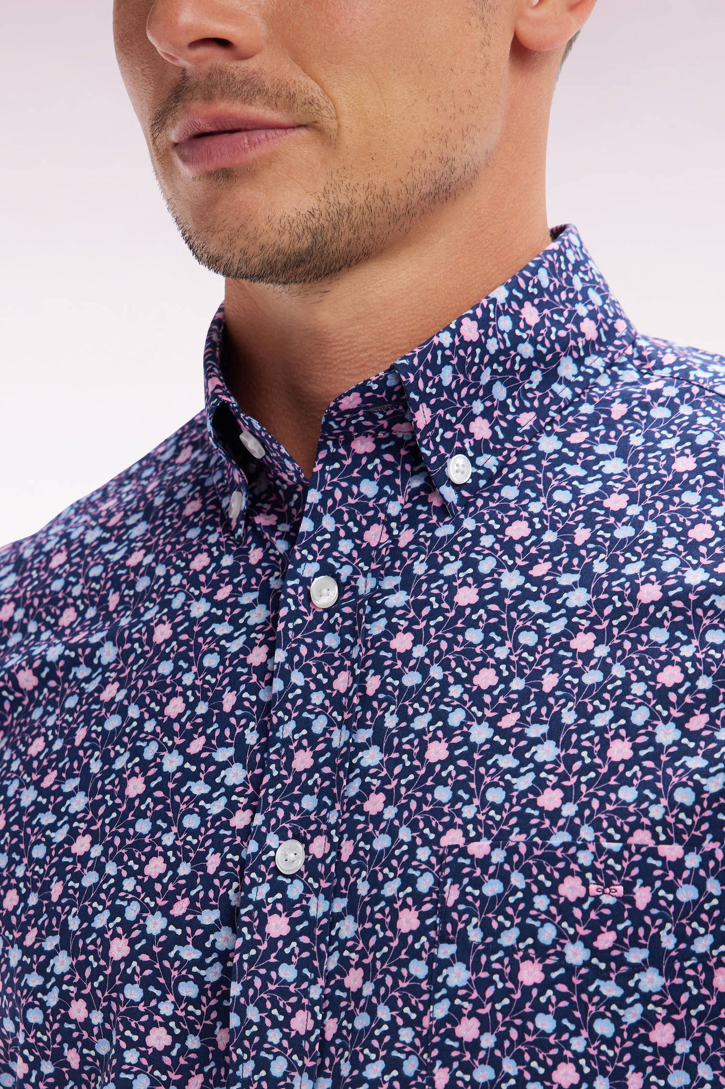 Straight-fit navy cotton shirt with micro-patterned design