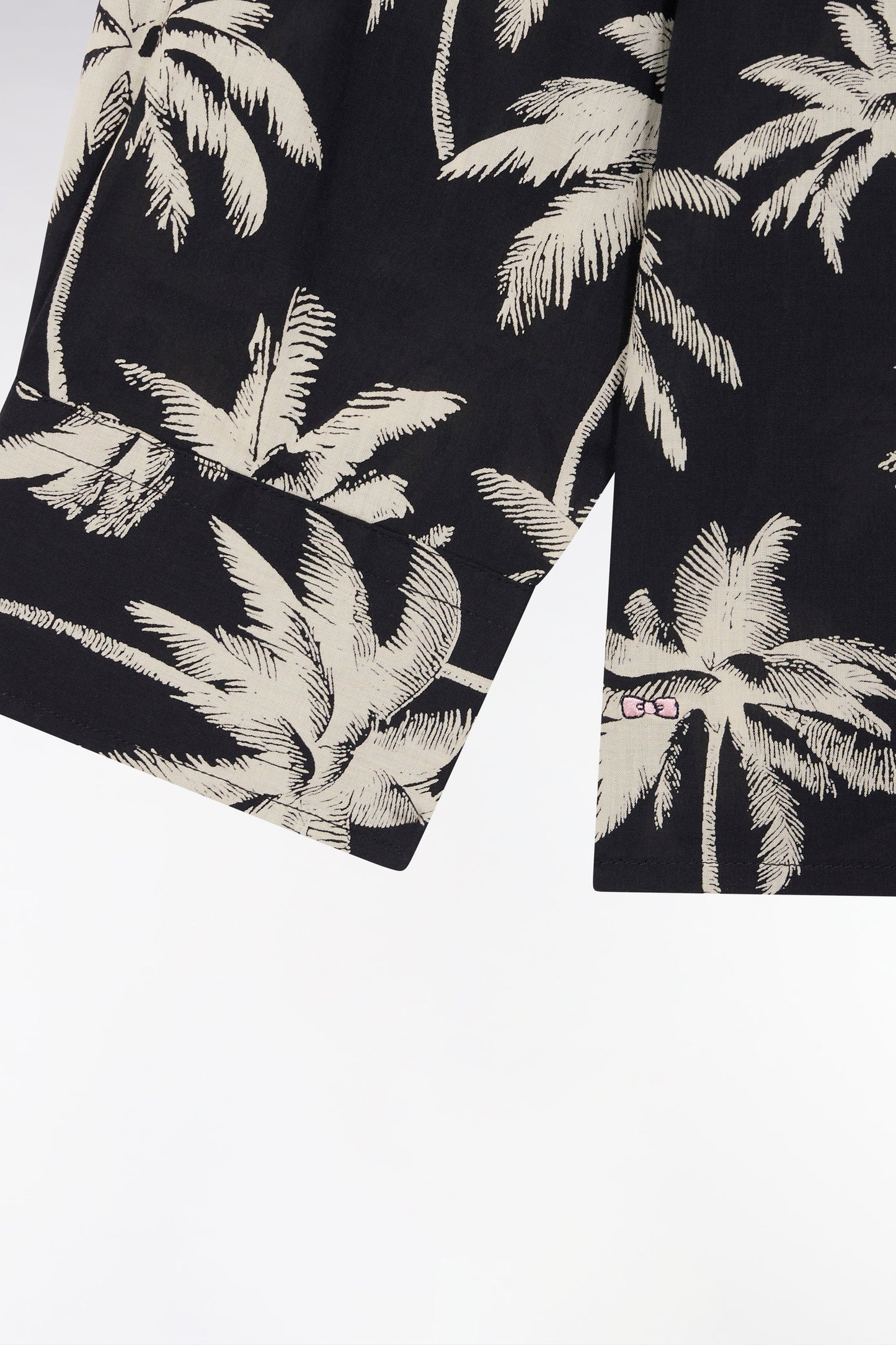 Straight-fit black cotton shirt with palm tree print