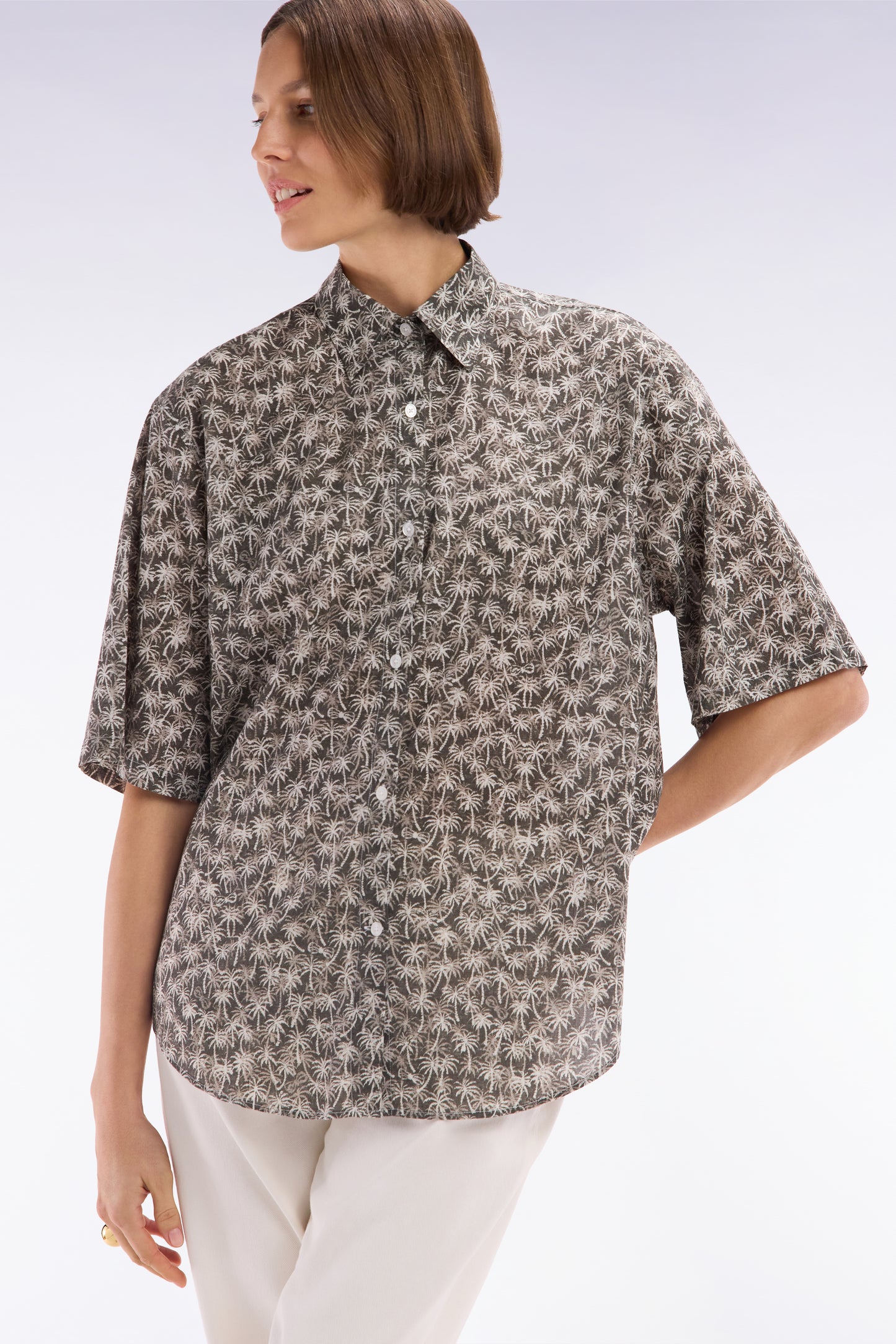 Oversized short-sleeved khaki cotton shirt with palm print