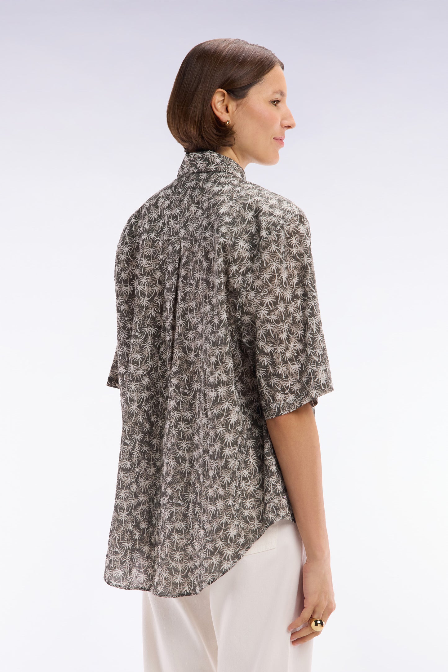 Oversized short-sleeved khaki cotton shirt with palm print