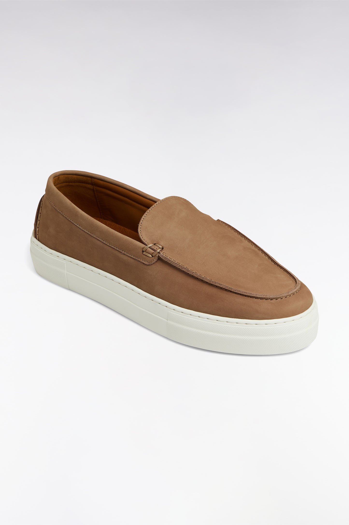 Loafers with sneakers soles in camel suede leather