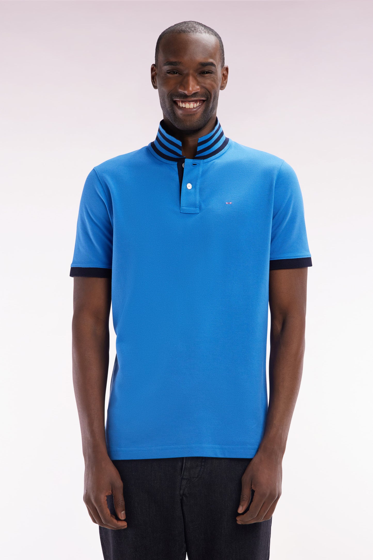 Straight-cut short-sleeved polo shirt in blue Pima cotton piqué with striped under collar