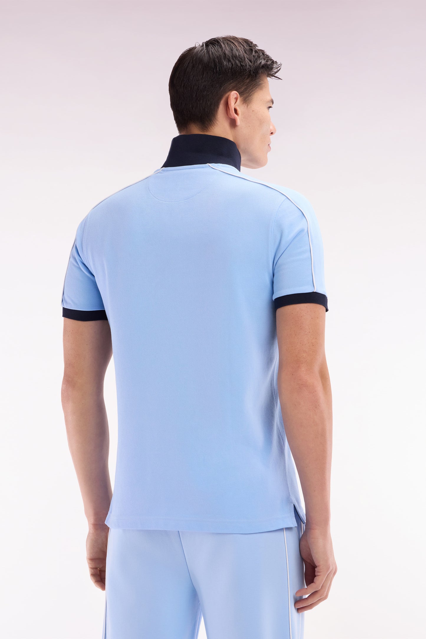 Straight-fit short-sleeved polo shirt in sky blue cotton with contrasting piping