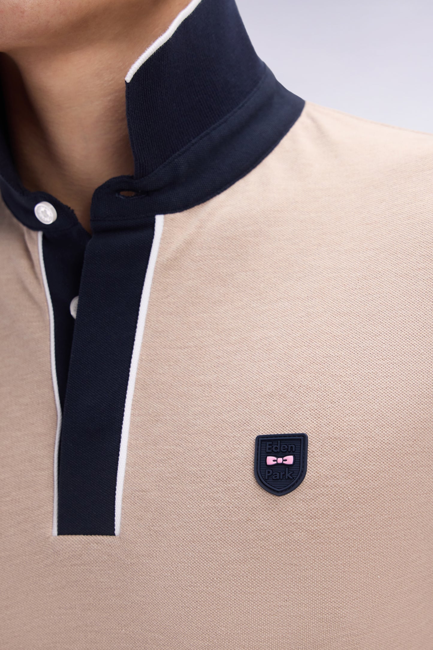 Slim-fit plain short-sleeved polo shirt in beige stretch cotton with contrasting piping