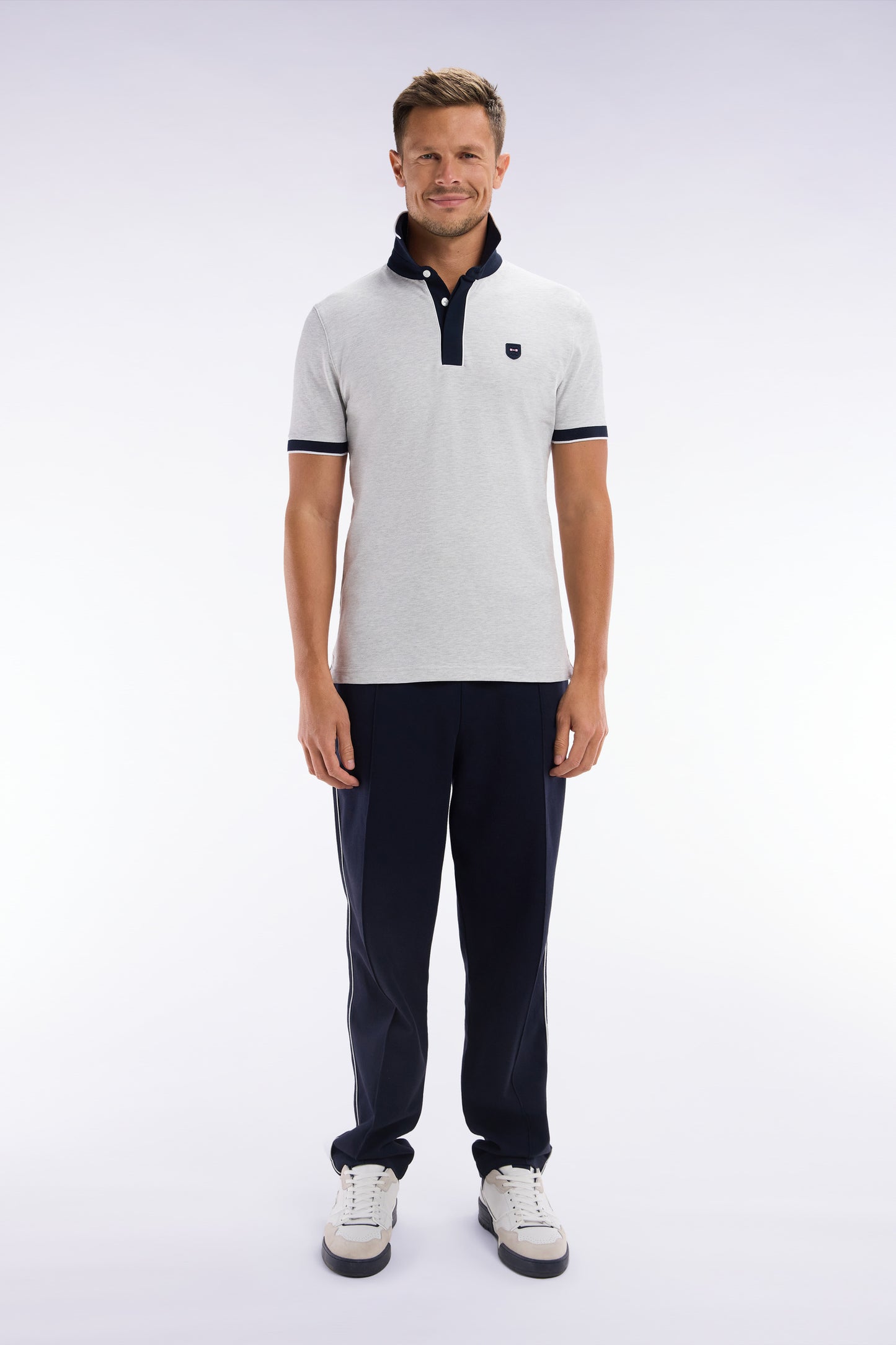 Slim-fit plain short-sleeved polo shirt in grey stretch cotton with contrasting piping