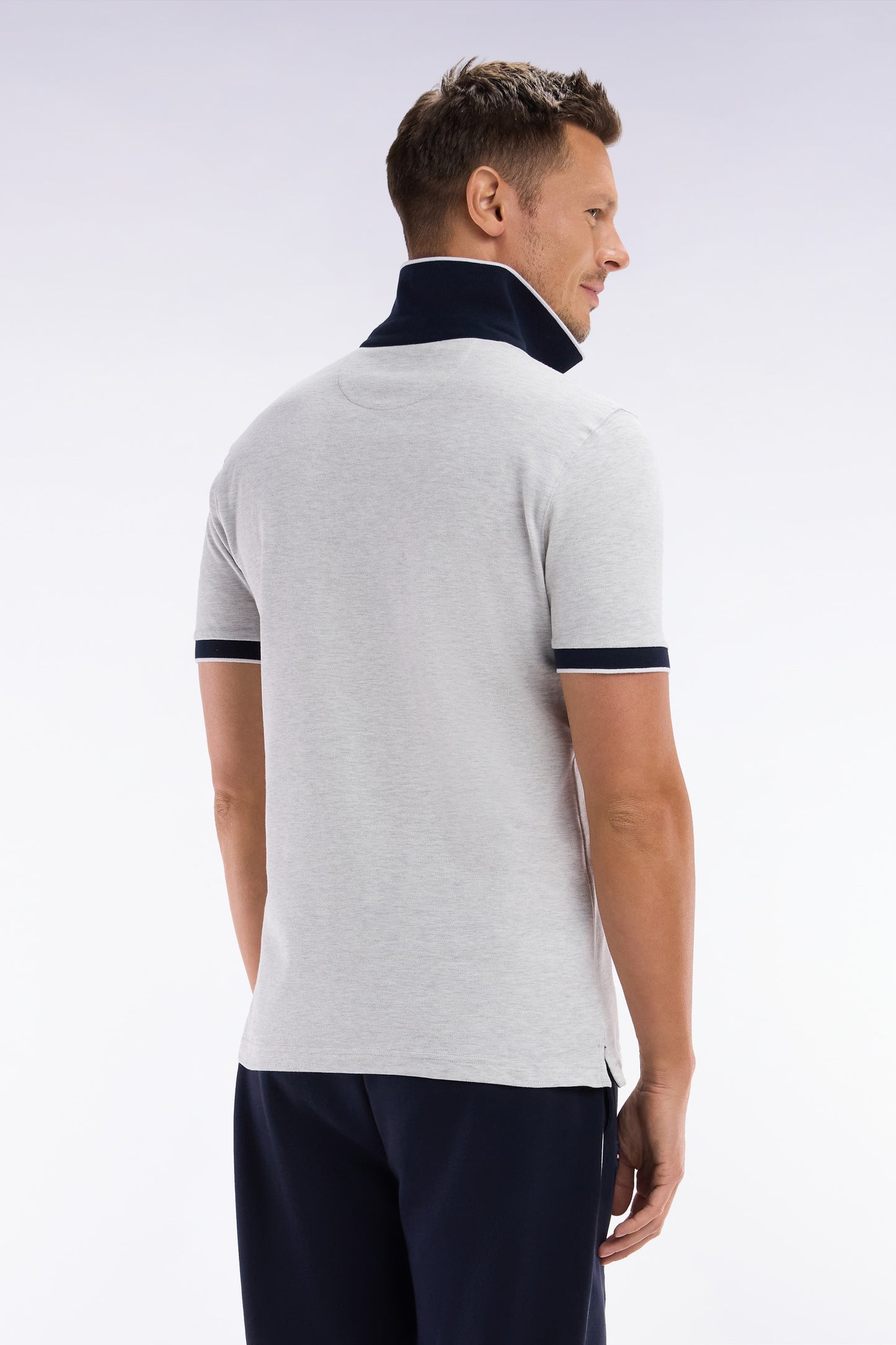 Slim-fit plain short-sleeved polo shirt in grey stretch cotton with contrasting piping