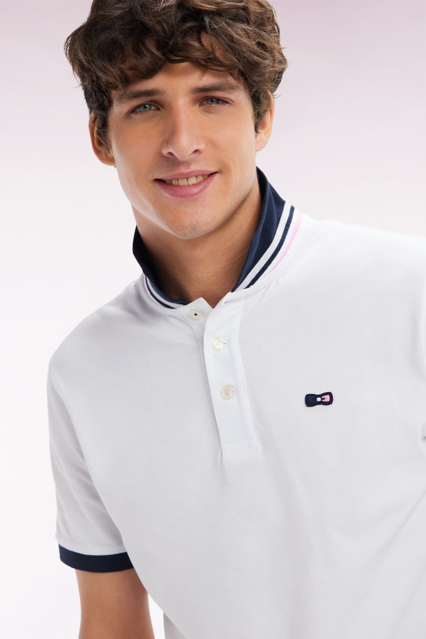 Straight-fit short-sleeved polo shirt in white cotton piqué with tricolor embroidery