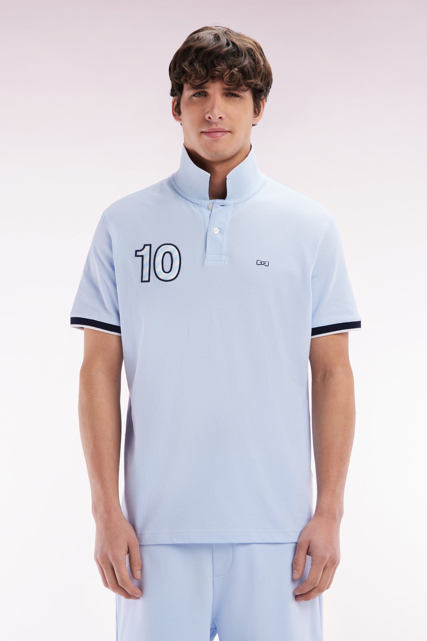 Relaxed-fit short-sleeved polo shirt in sky blue cotton with 10 embroidery
