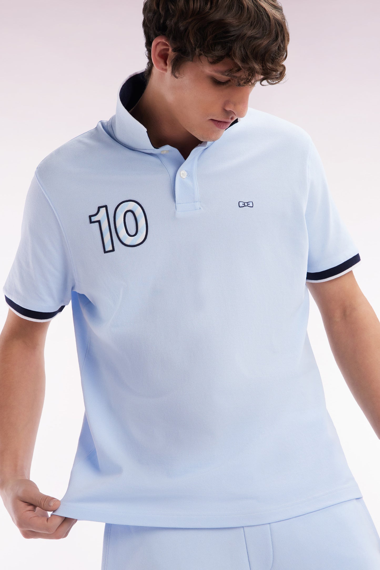 Relaxed-fit short-sleeved polo shirt in sky blue cotton with 10 embroidery