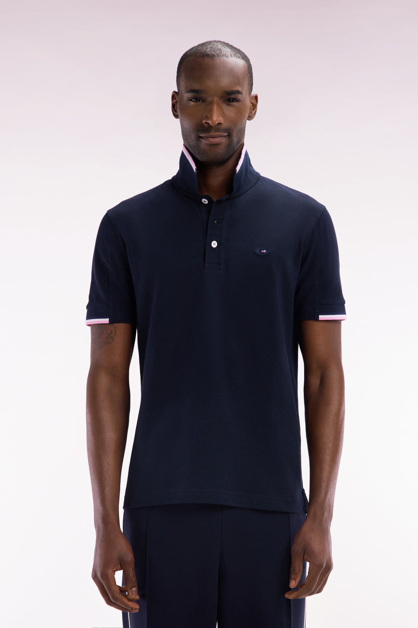 Straight-cut short-sleeved polo shirt in navy cotton with two-tone ribbed edges
