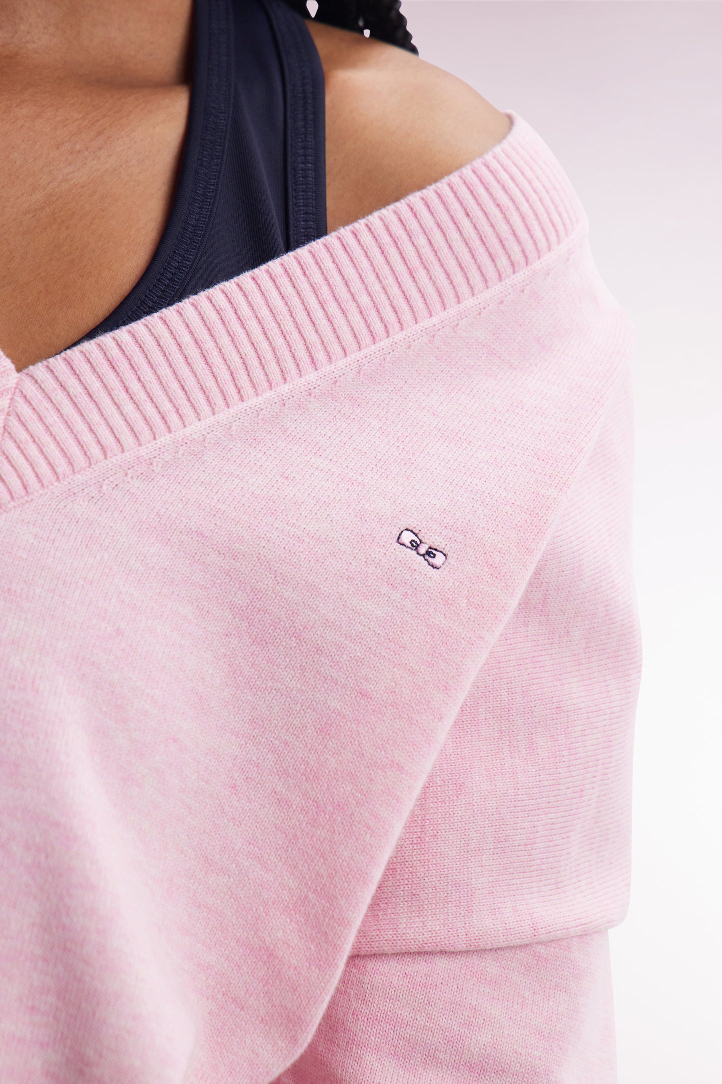 Relaxed-fit pink cotton V-neck jumper