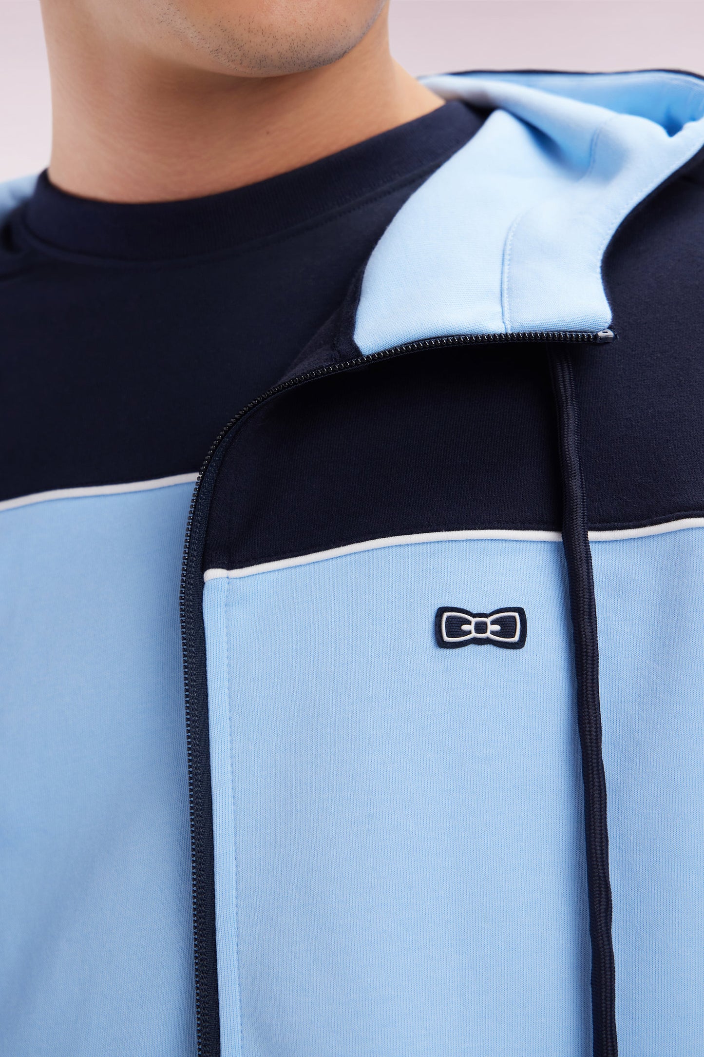 Straight-fit zip-up hooded sweatshirt in sky blue and white cotton