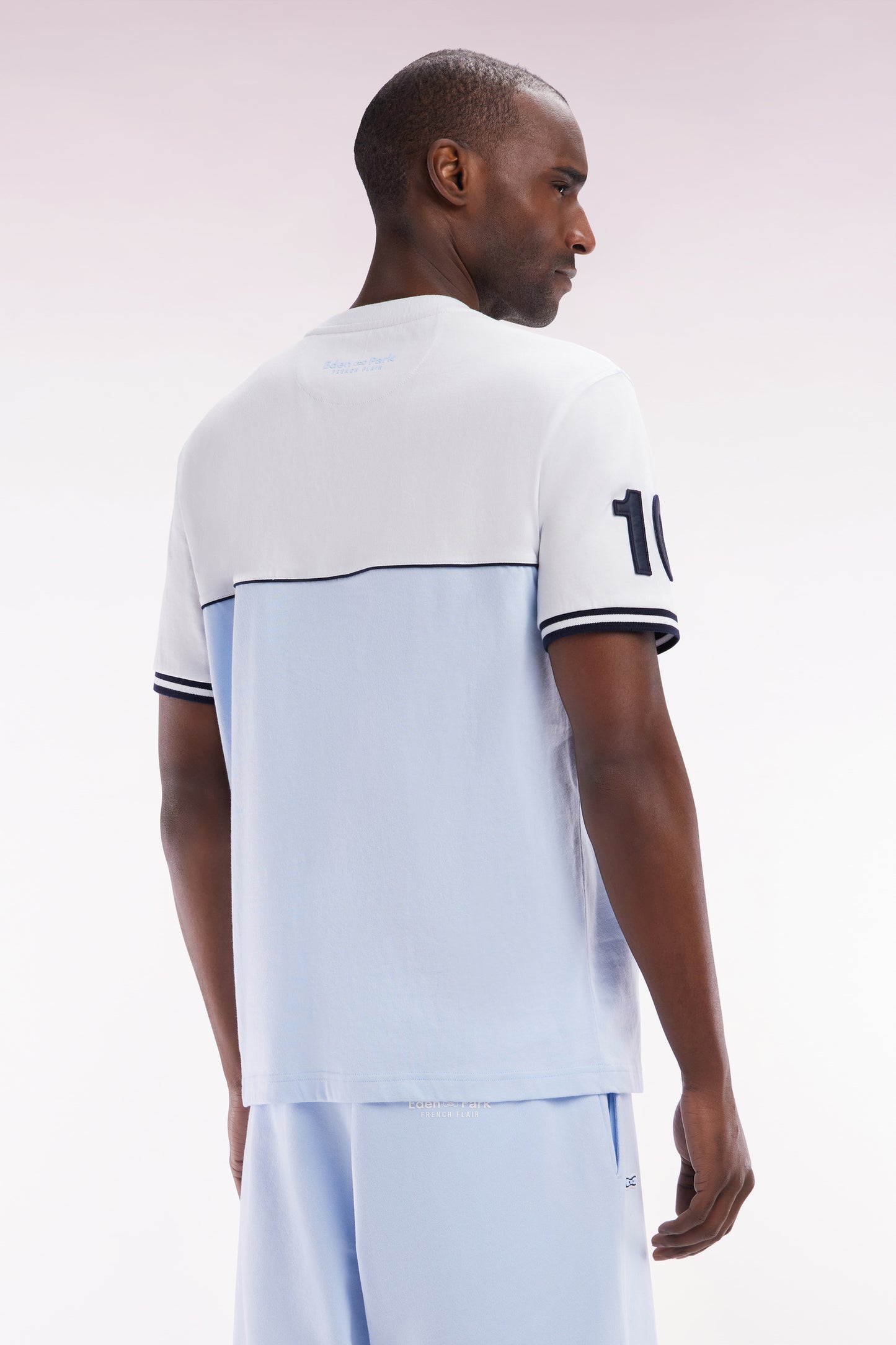 Two-tone T-shirt in casual-cut sky cotton