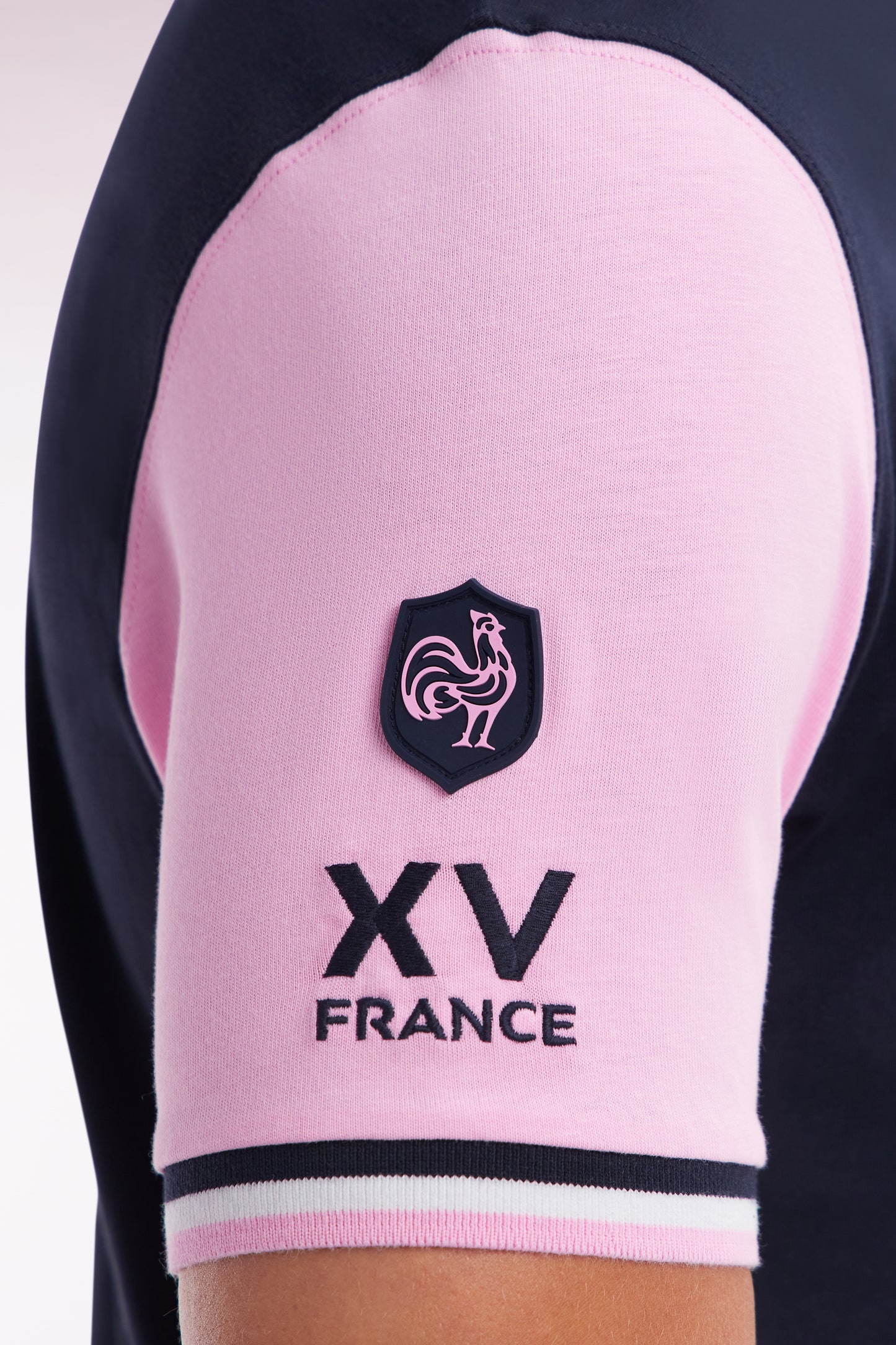 Two-color XV t-shirt with navy cotton and pink embroidery straight cut
