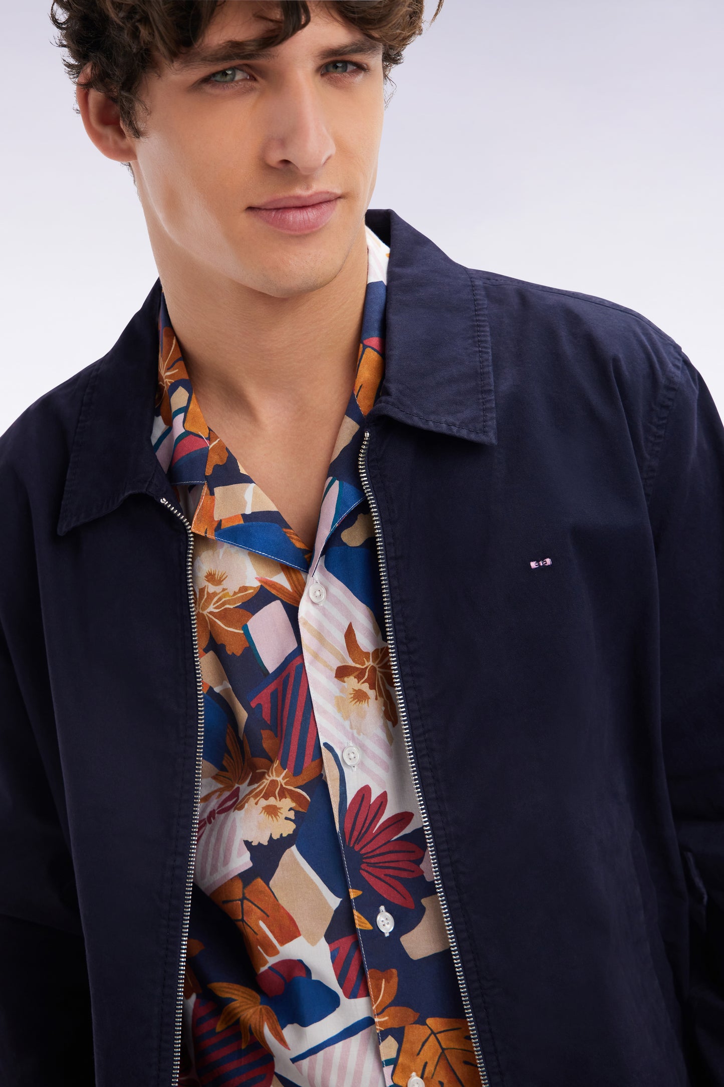 Zipped navy jacket in stretch cotton gabardine