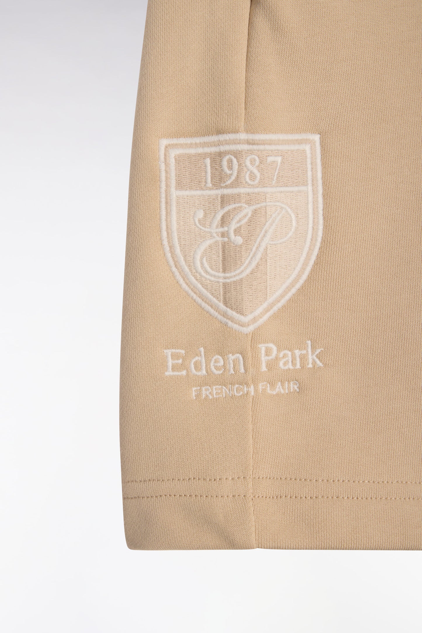 Short en molleton coton beige à broderie blason
