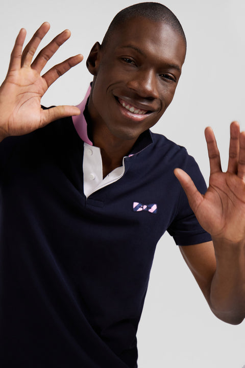 Regular navy blue short-sleeved cotton piqué polo shirt with striped embroidery - Image 3