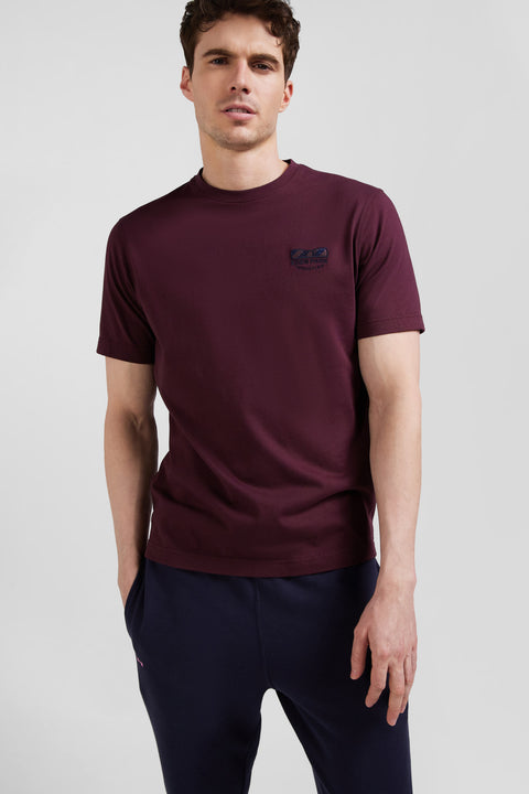 Regular burgundy short-sleeved cotton T-shirt with tie patchwork emblem - Image 3