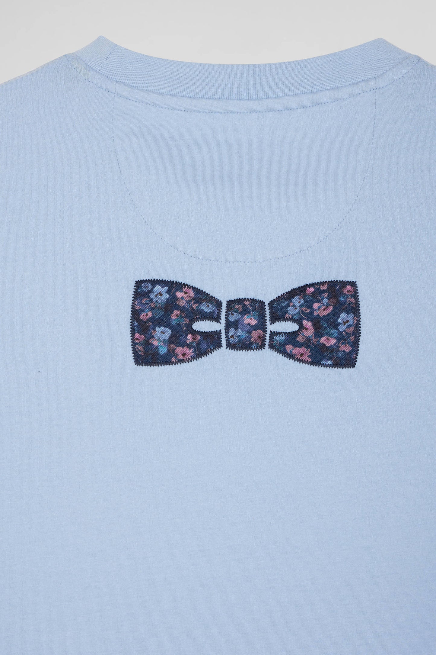 Regular sky blue long-sleeved cotton T-shirt with floral back patch