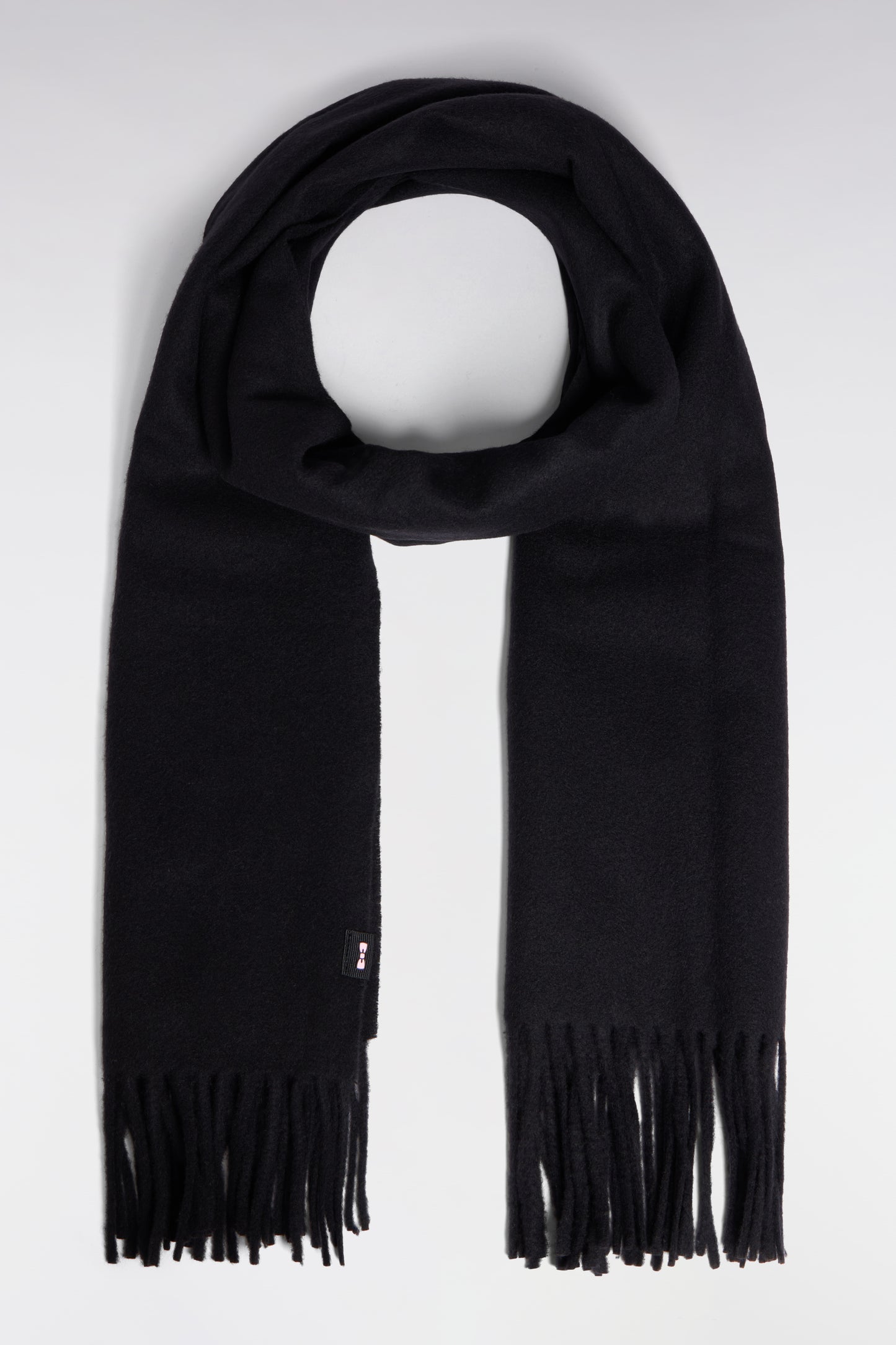 Écharpe frangée en laine vierge noire