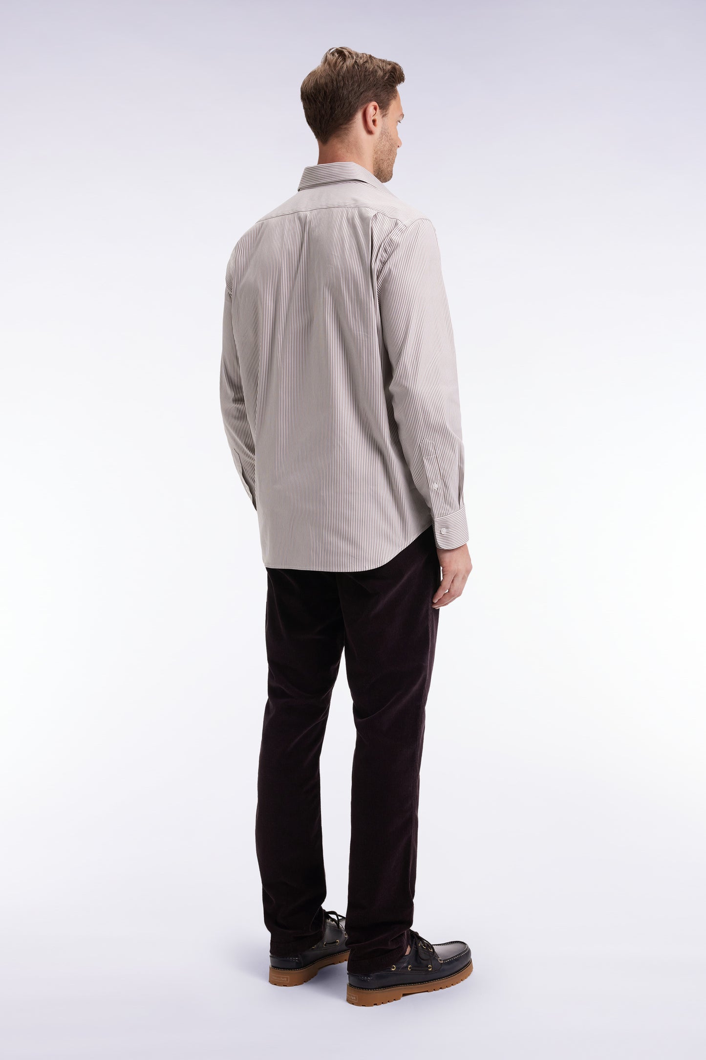 Pantalon chino sans plis en velours stretch marron