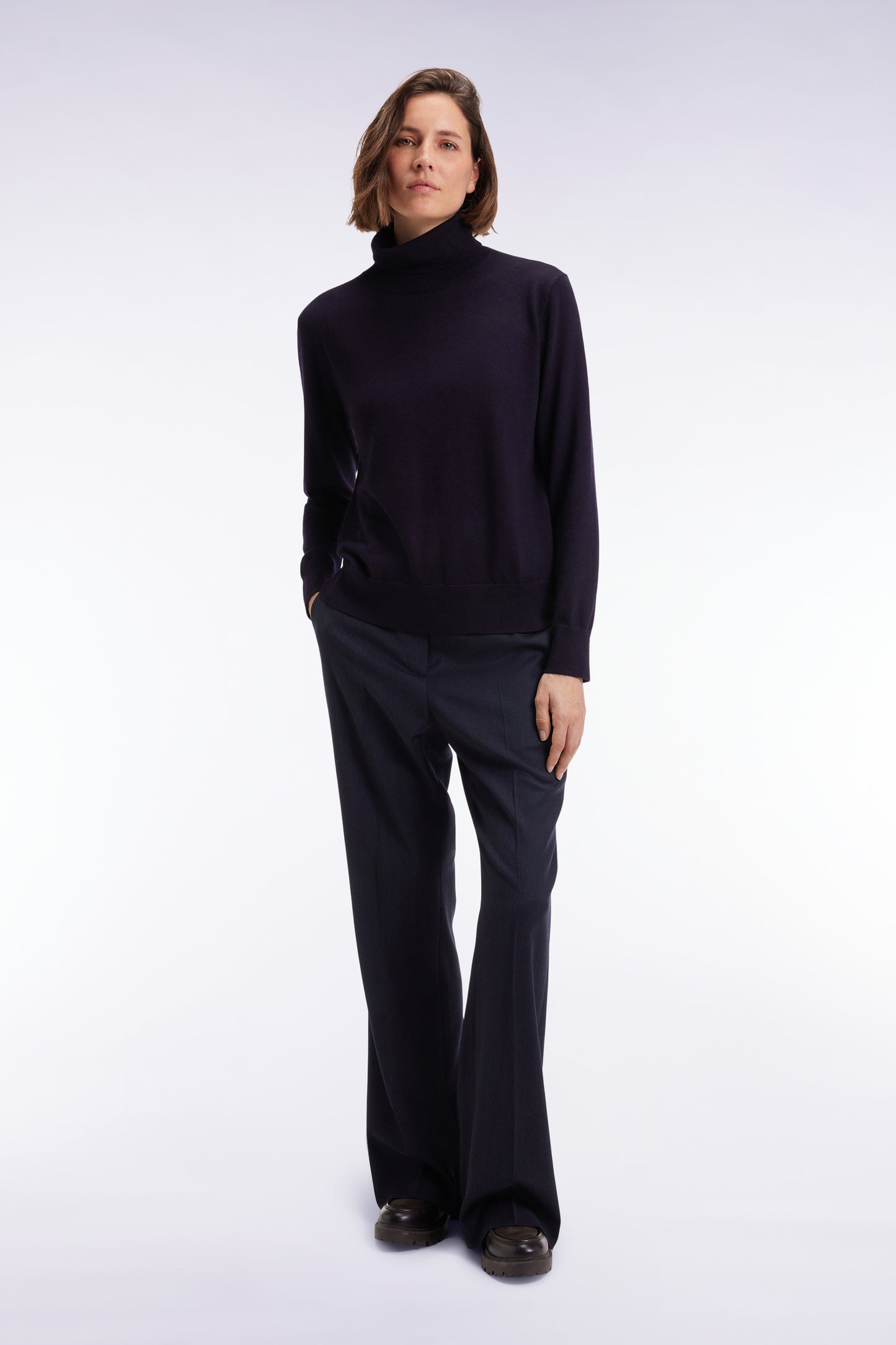 Flare pants in navy stretch wool flannel
