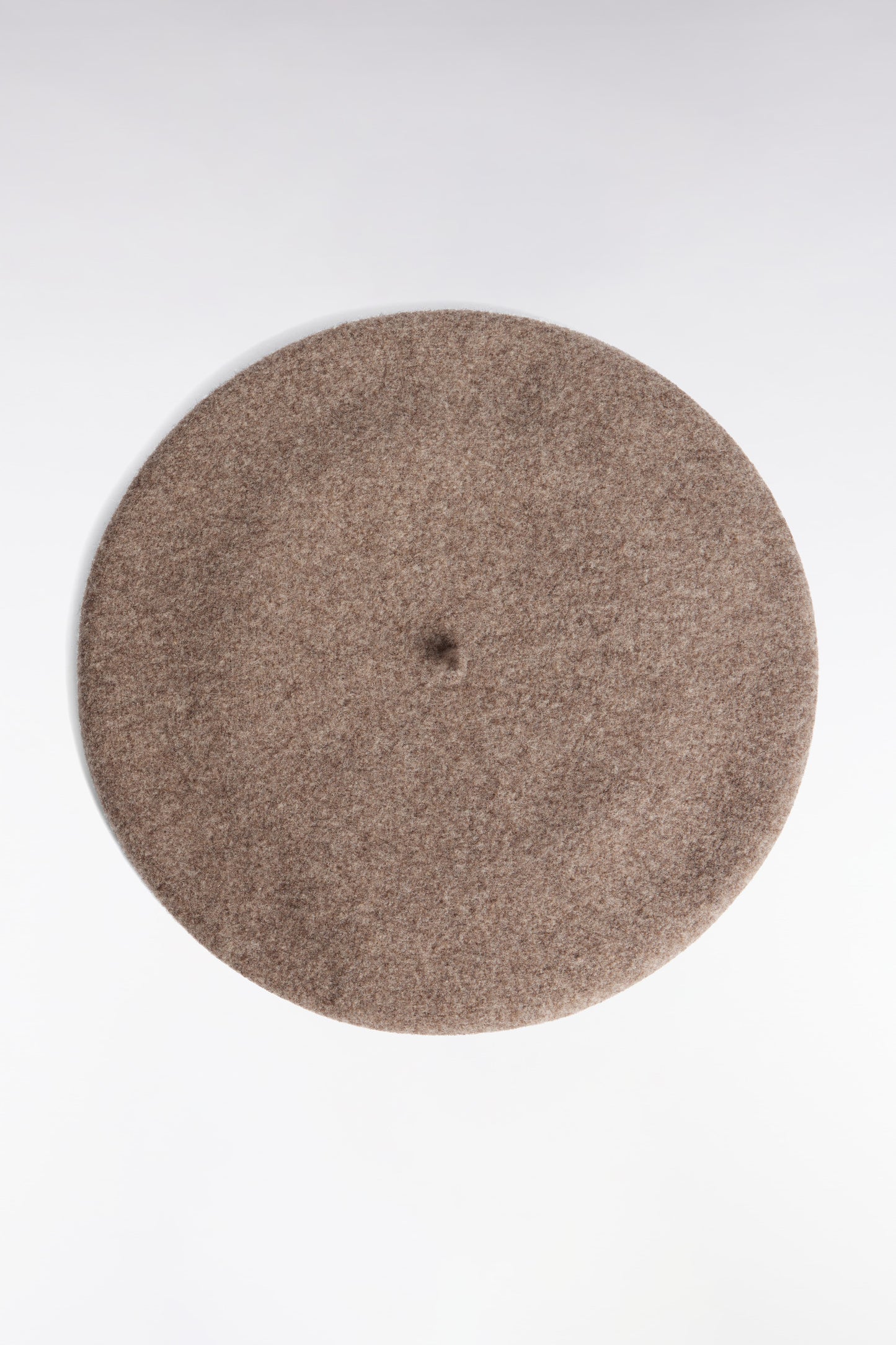 Plain beret in beige new wool