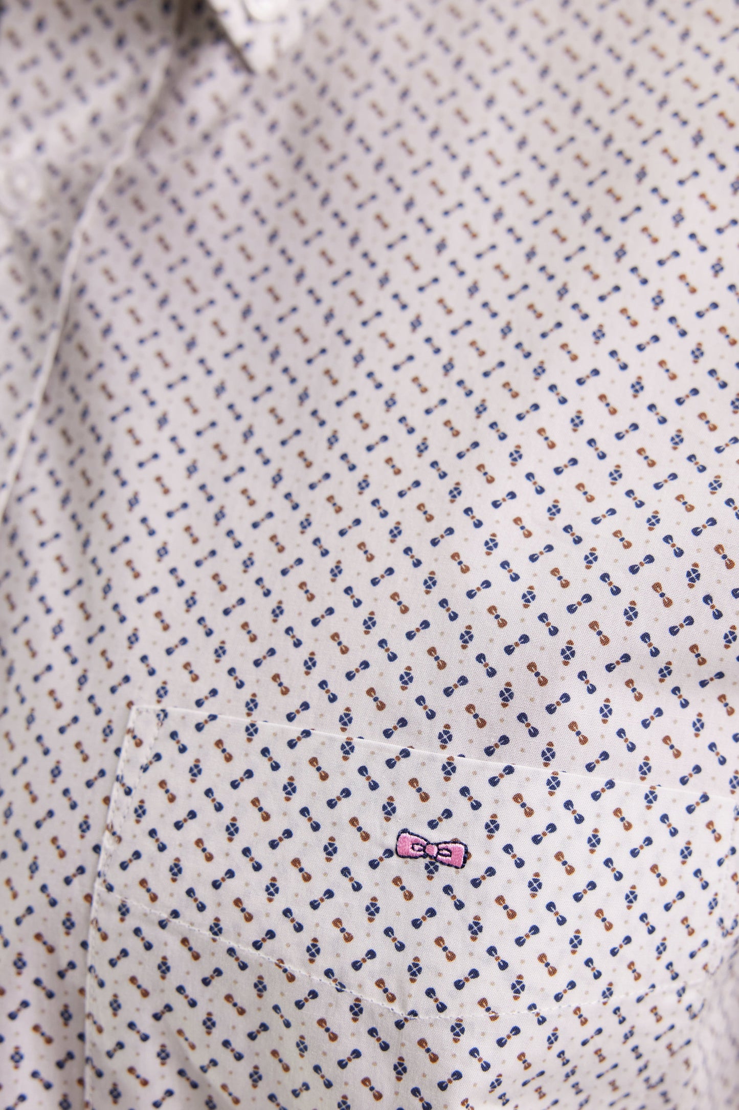 White cotton shirt with micropatterned bow tie, straight cut