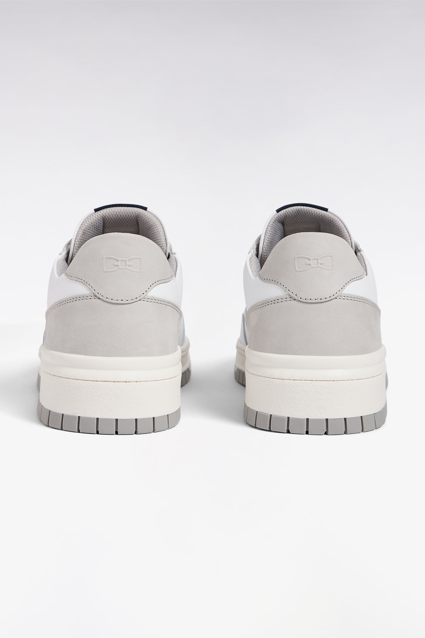 Two-tone leather and suede sneakers in gray and white