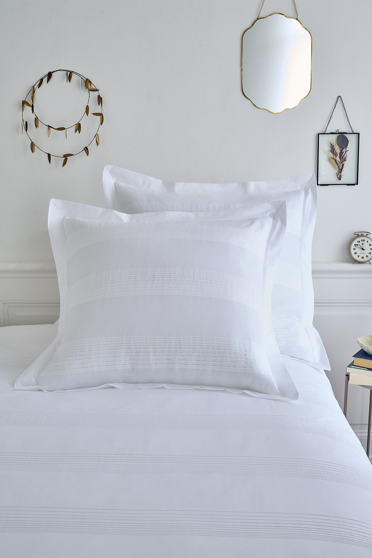 Set of square pillowcases in white cotton percale