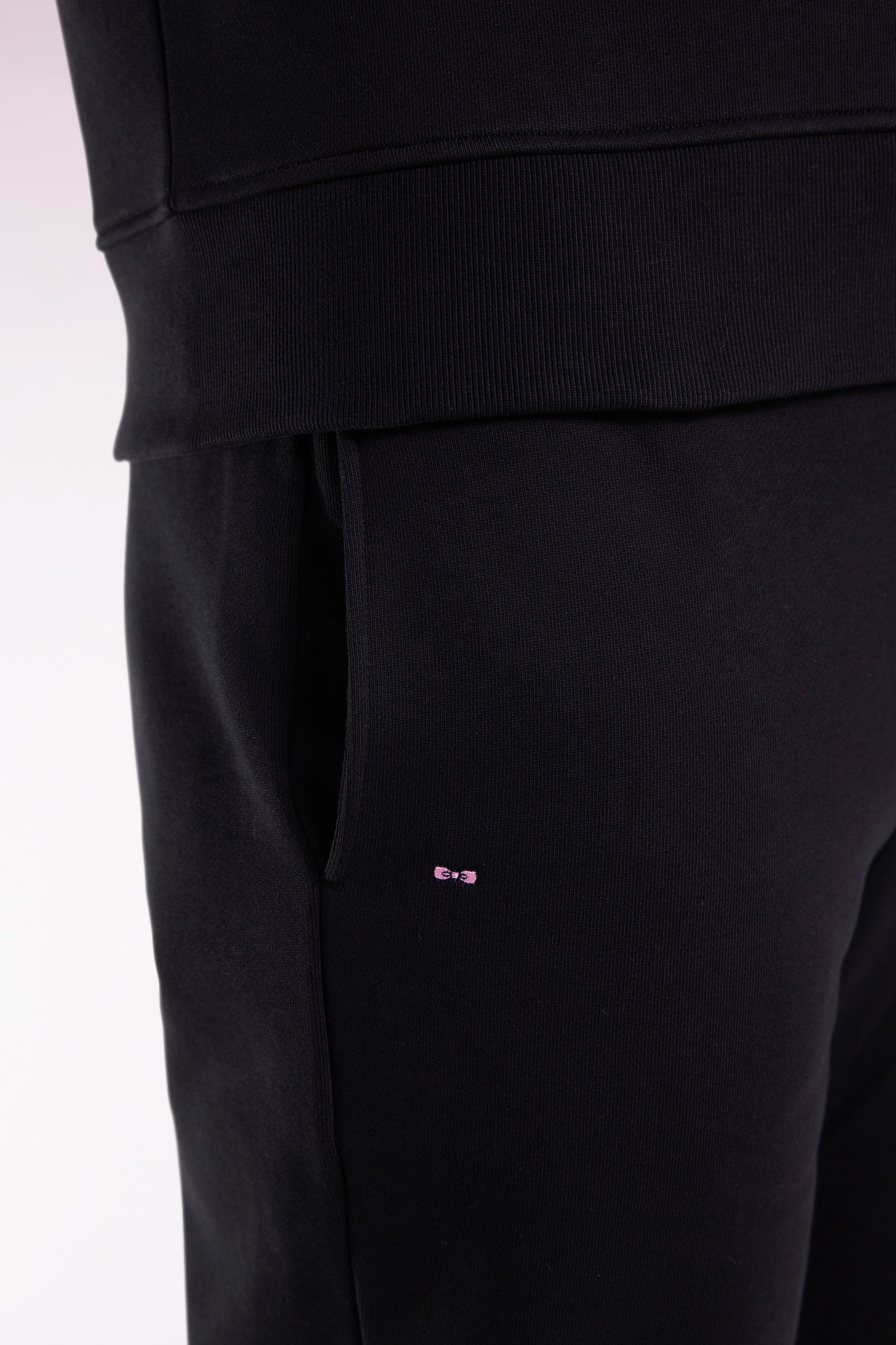 Jogging suit in black brushed fleece, straight cut