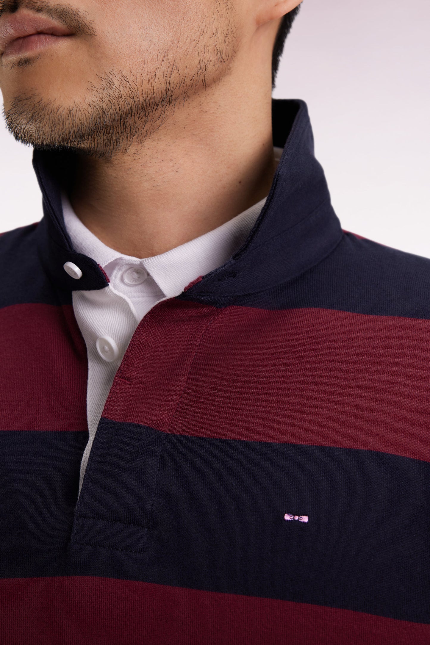 Long-sleeved jersey with burgundy and black rugby stripes