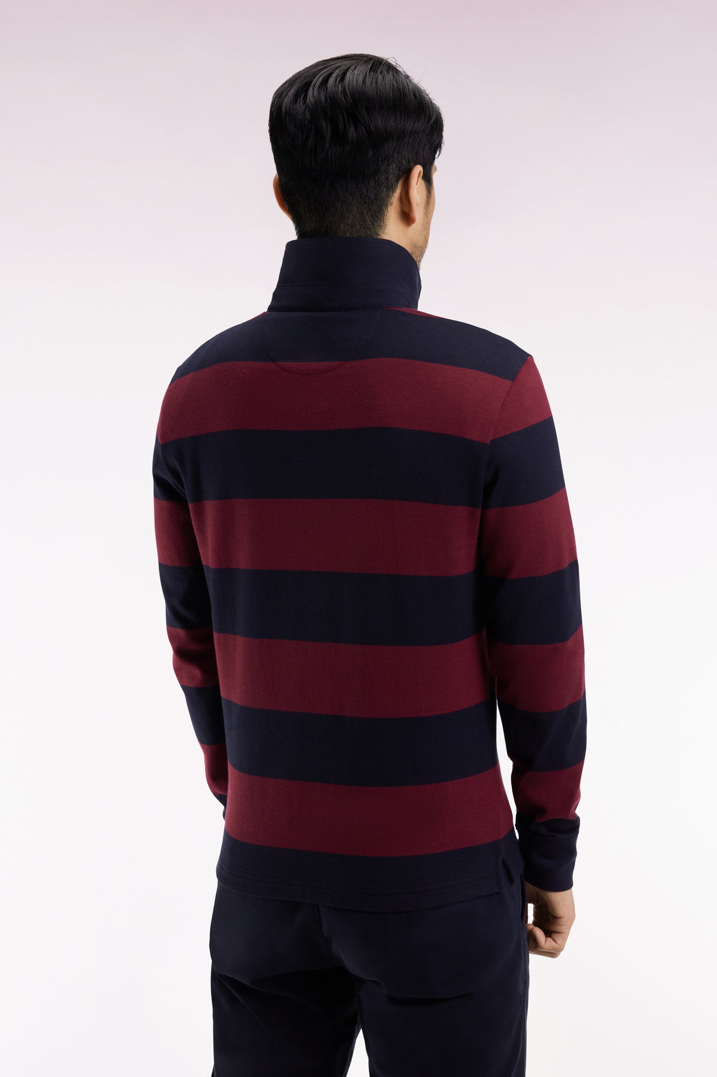 Long-sleeved jersey with burgundy and black rugby stripes