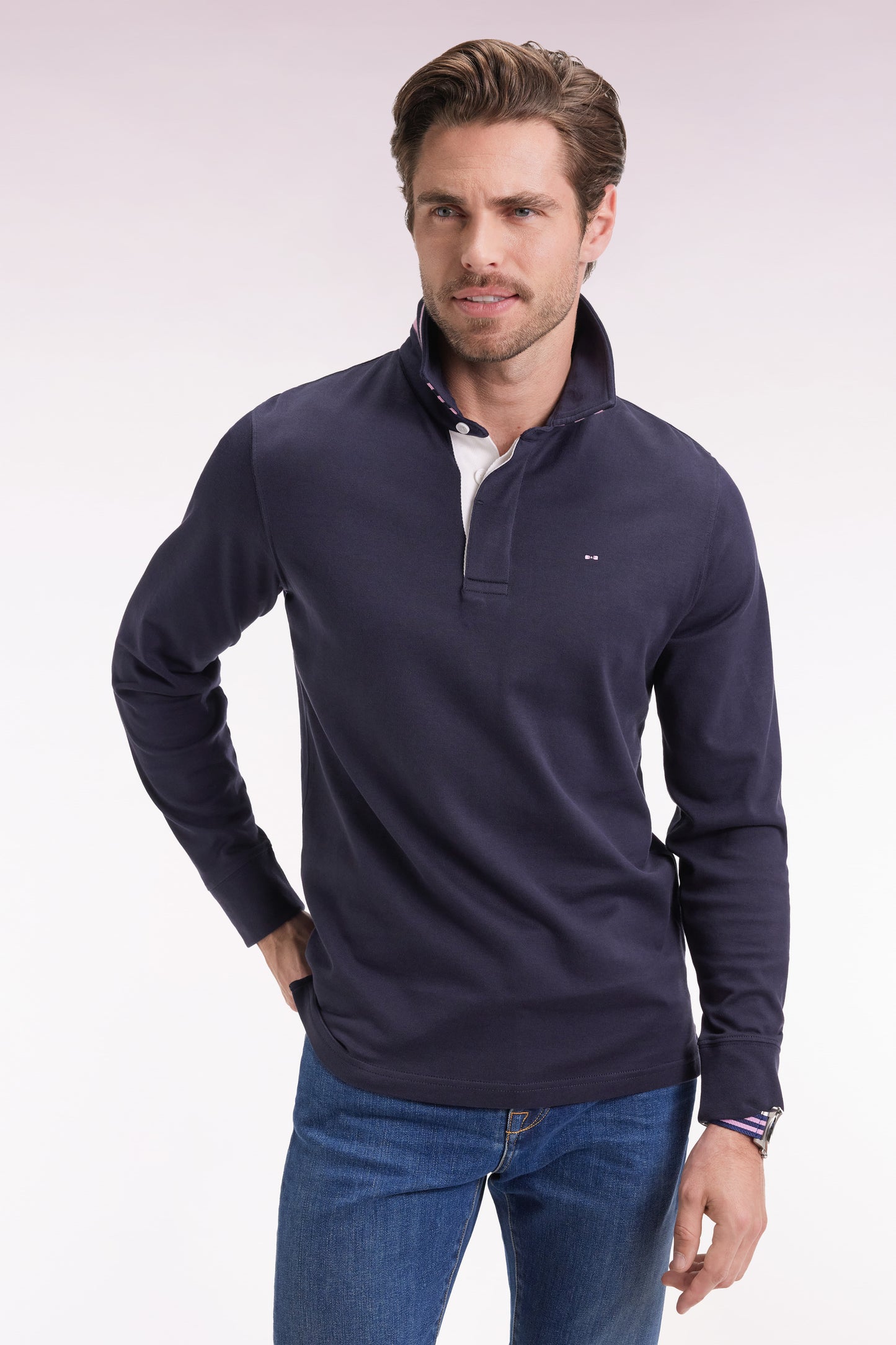 Long-sleeved navy jersey jersey with striped under collar
