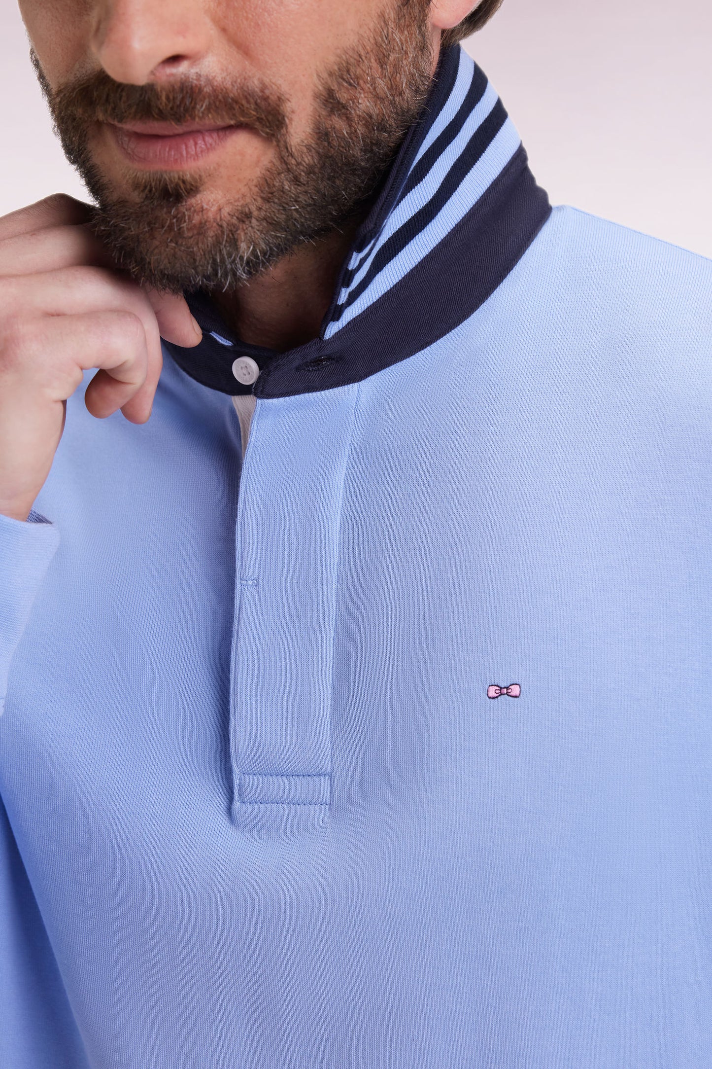 Long-sleeved jersey with striped collar underneath