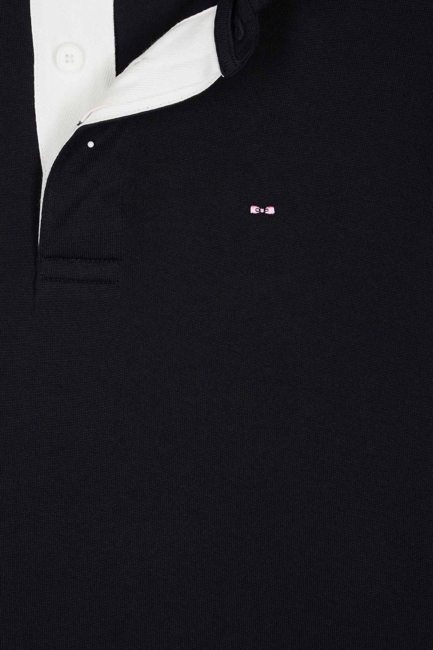 Long-sleeved jersey in black with striped collar underneath