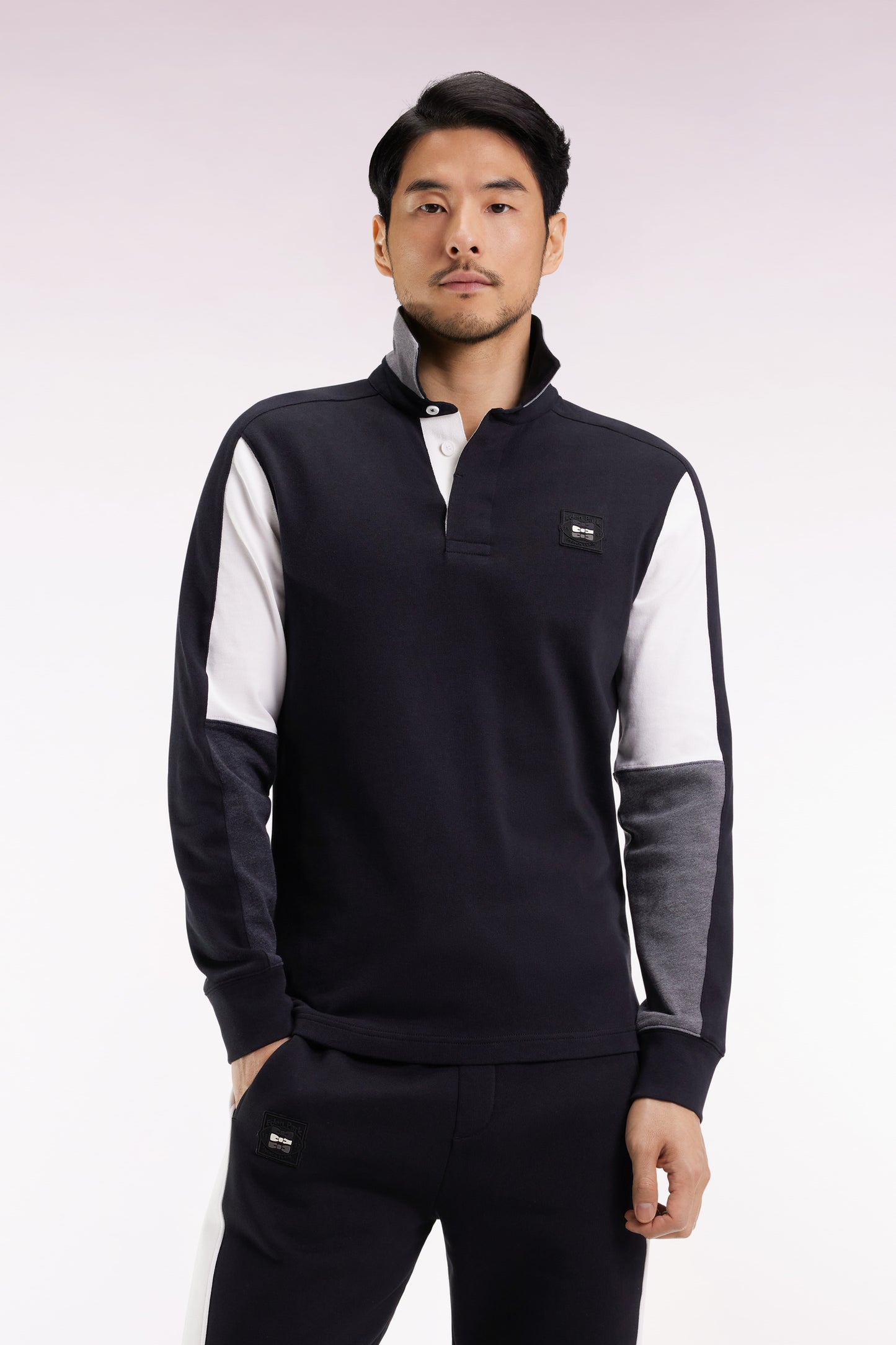 Long-sleeved jersey in thick black cotton jersey with embroidered straight cut