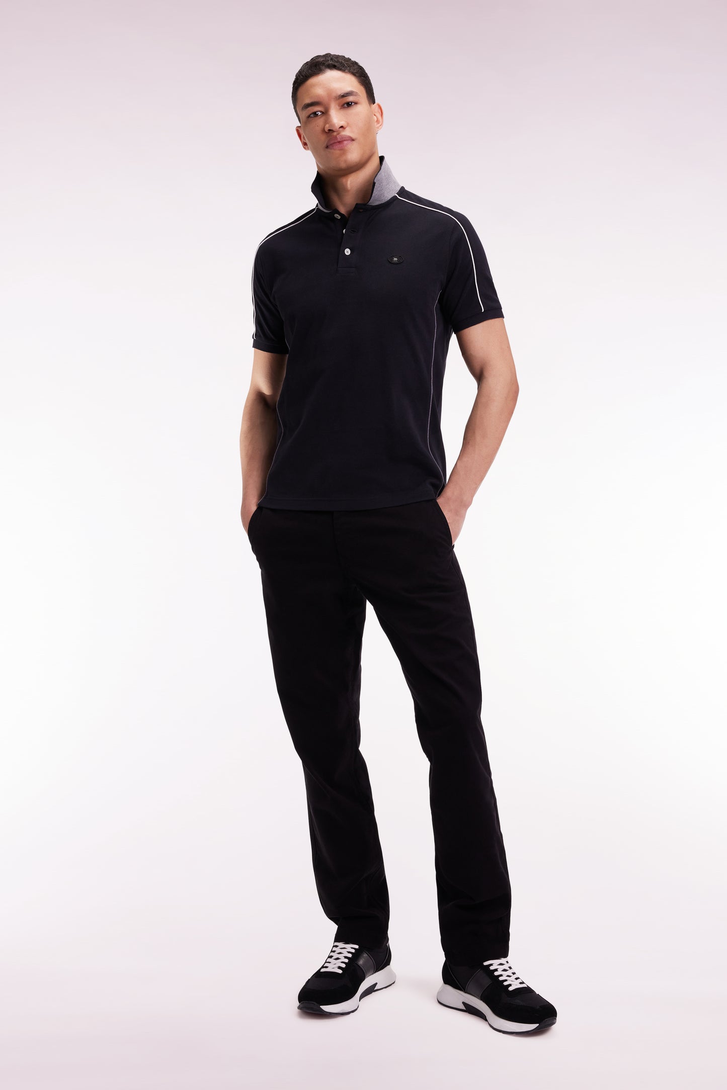 Short-sleeved polo shirt in black cotton piqué with colored piping
