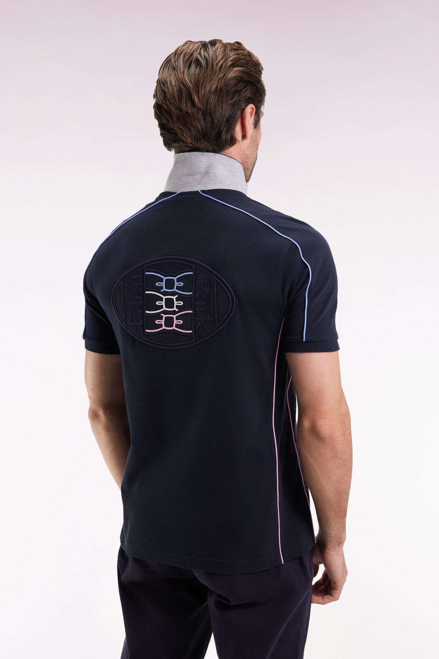 Short-sleeved polo shirt in navy cotton piqué with colored piping