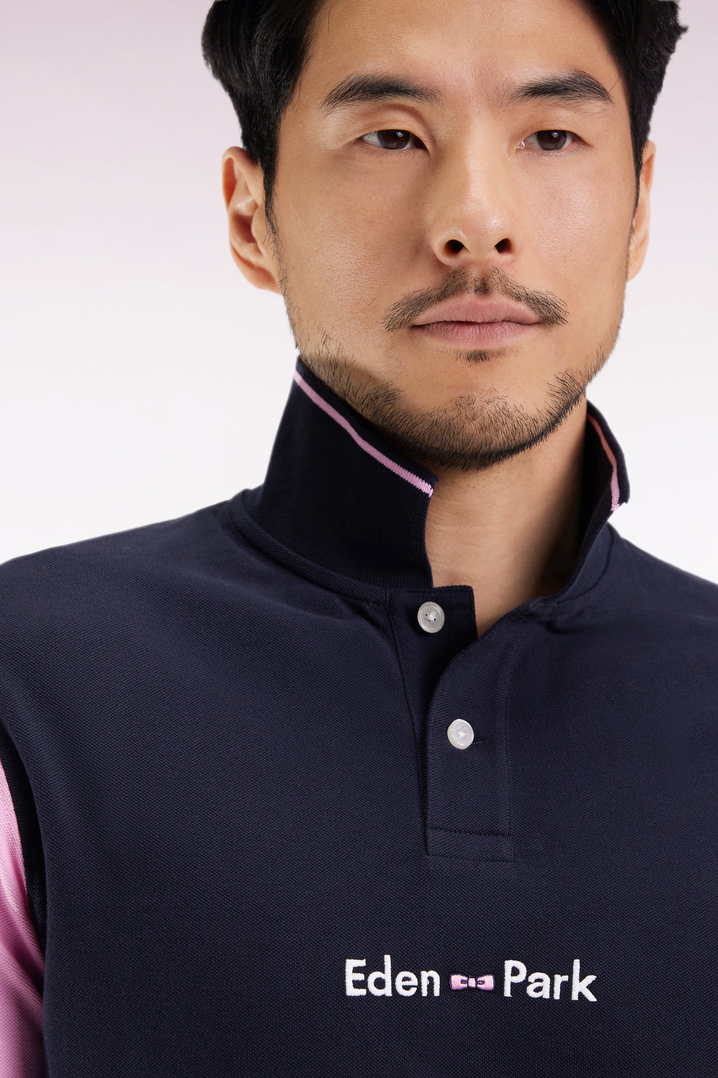Two-tone navy short-sleeved polo shirt