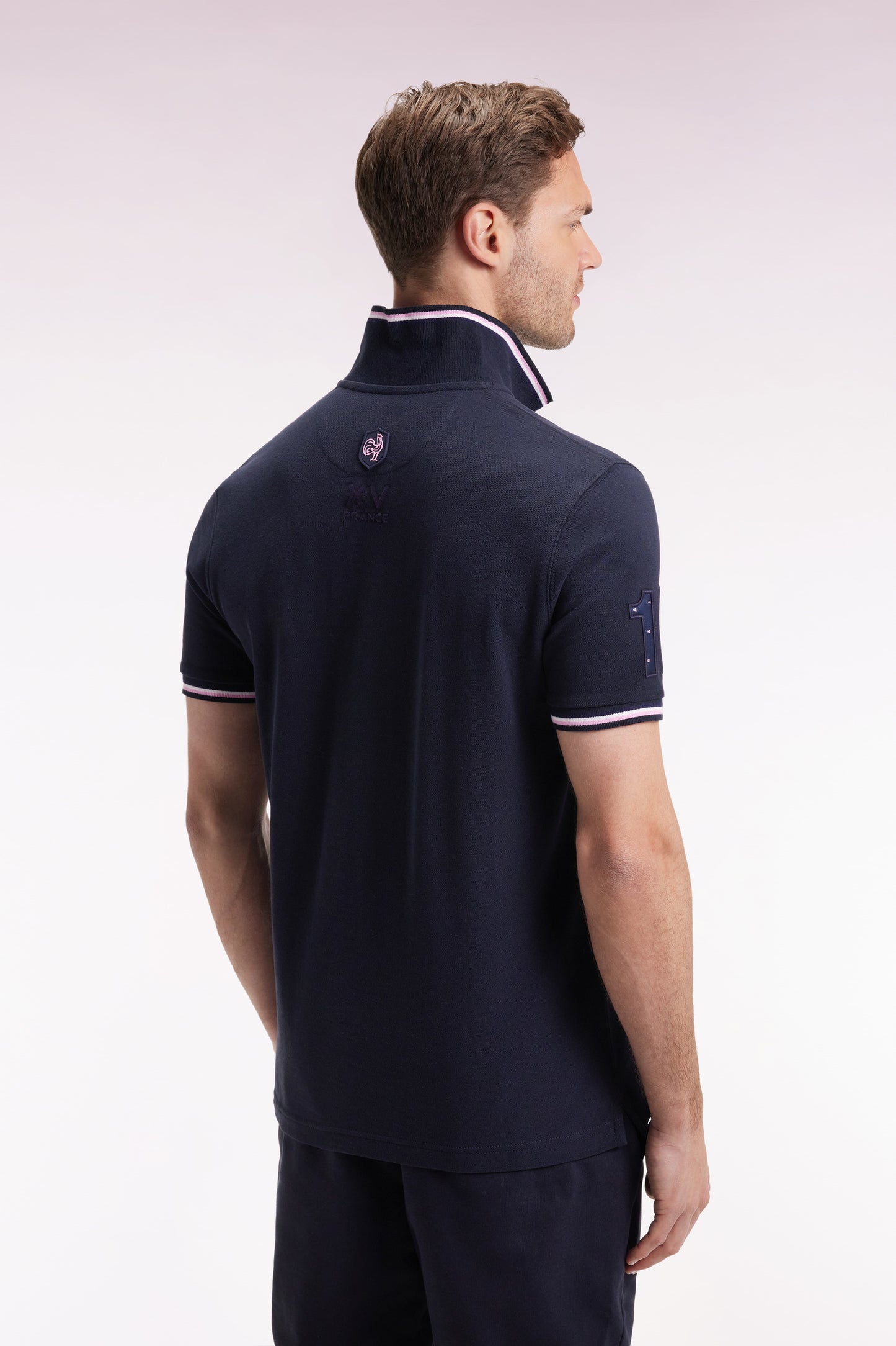 Short-sleeved navy polo shirt with tricolored trim, straight cut