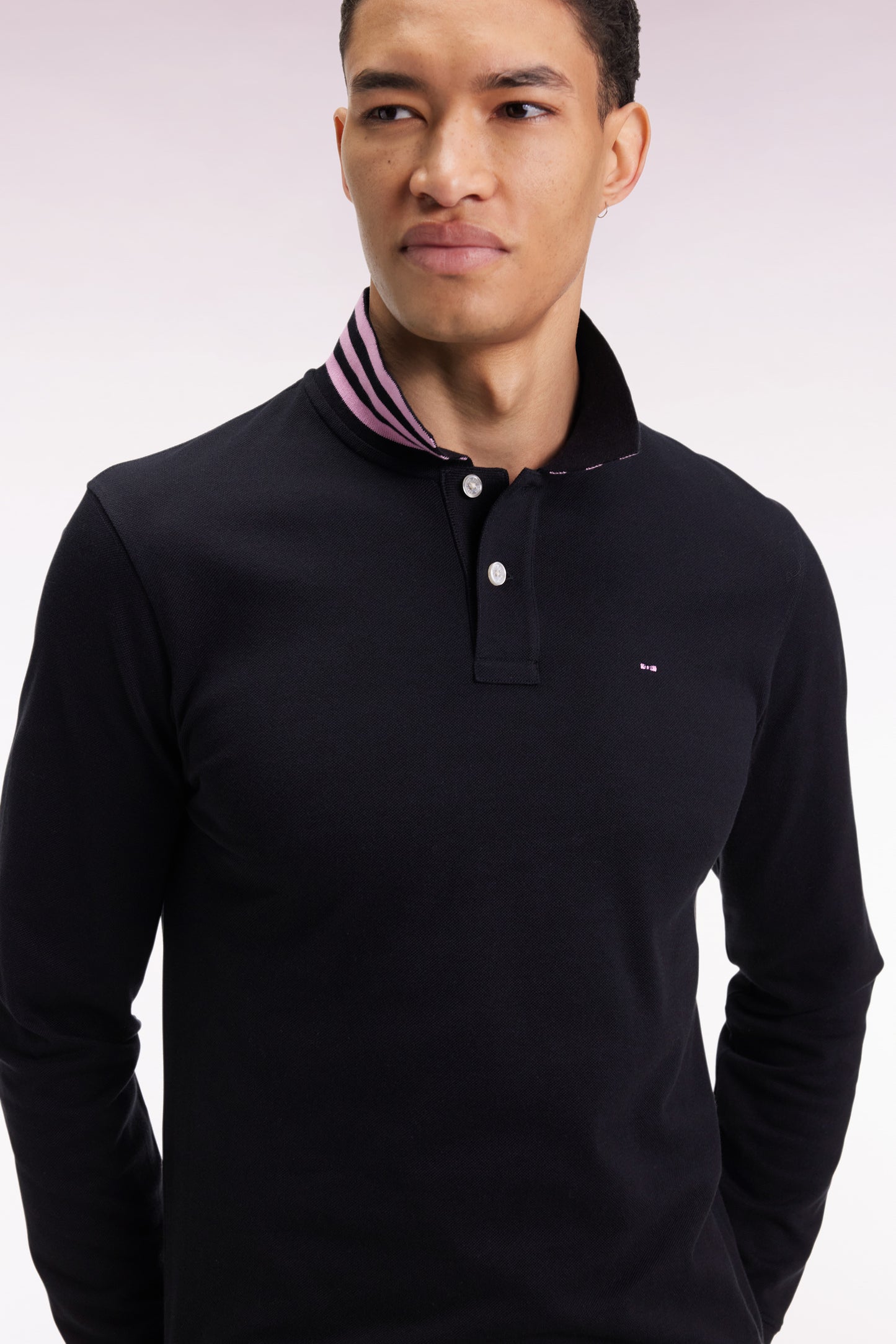 Long-sleeved polo shirt in black cotton piqué with striped collar.