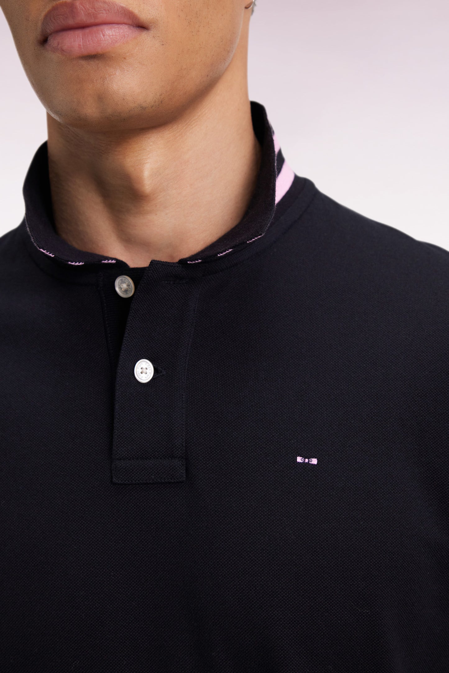 Long-sleeved polo shirt in black cotton piqué with striped collar.