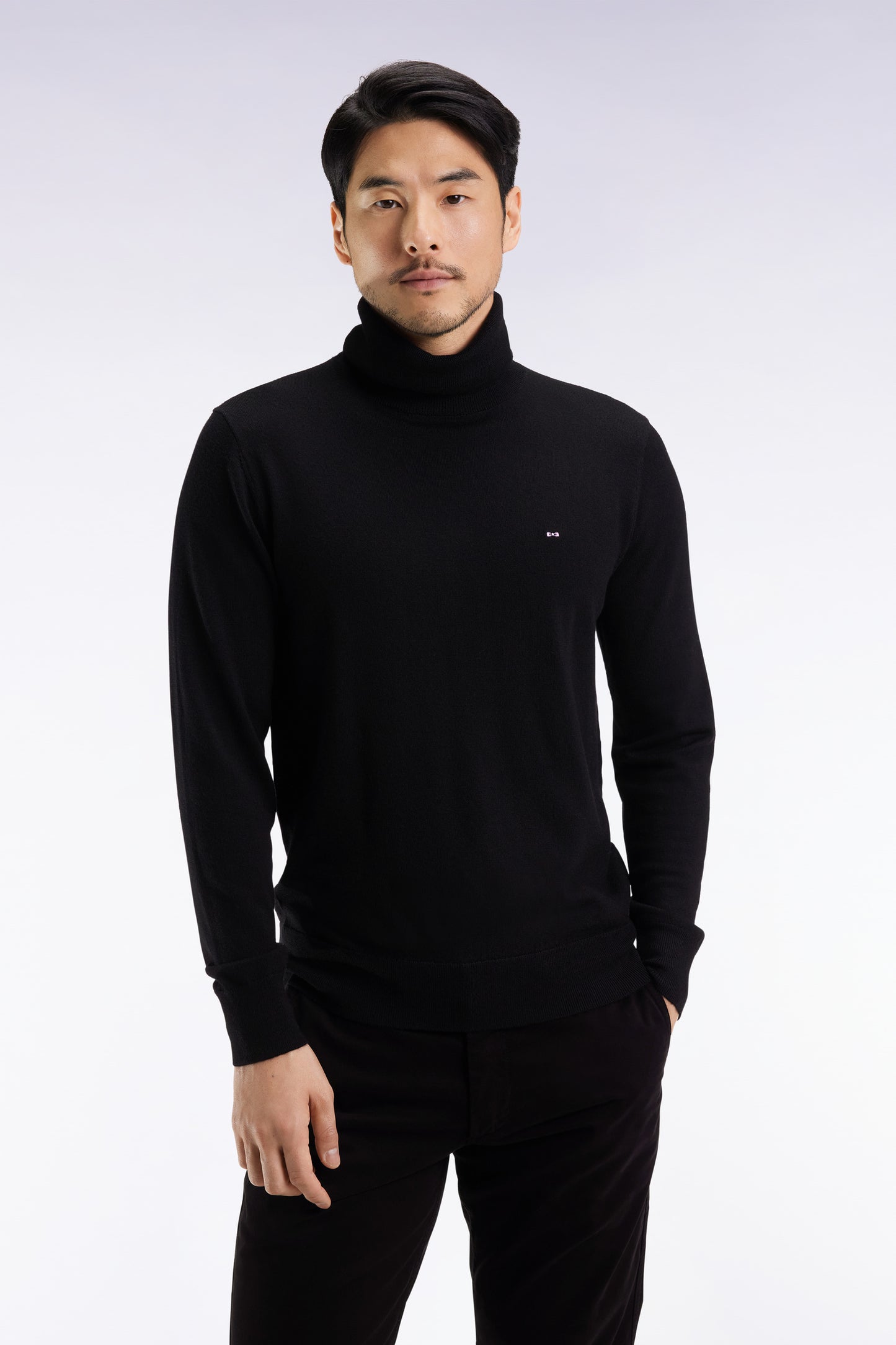 Pull col roulé en laine mérinos noir
