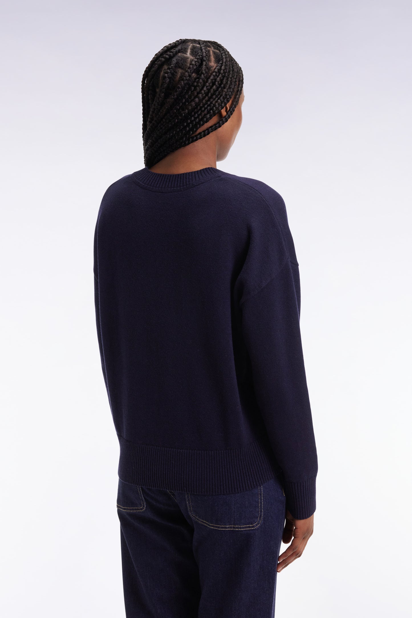 Relaxed fit V-neck sweater in wool and navy cotton
