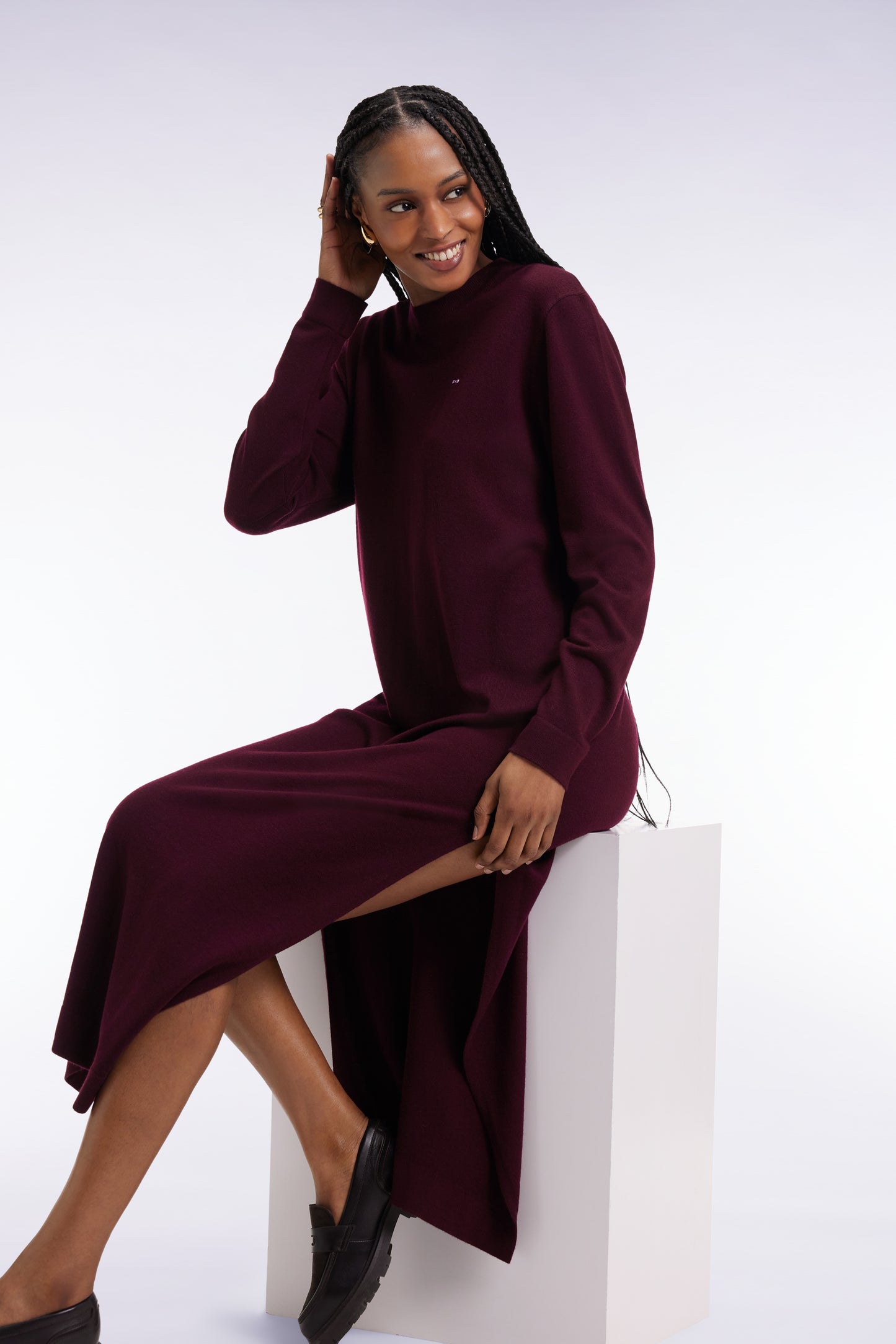 Round-neck dress in burgundy merino wool