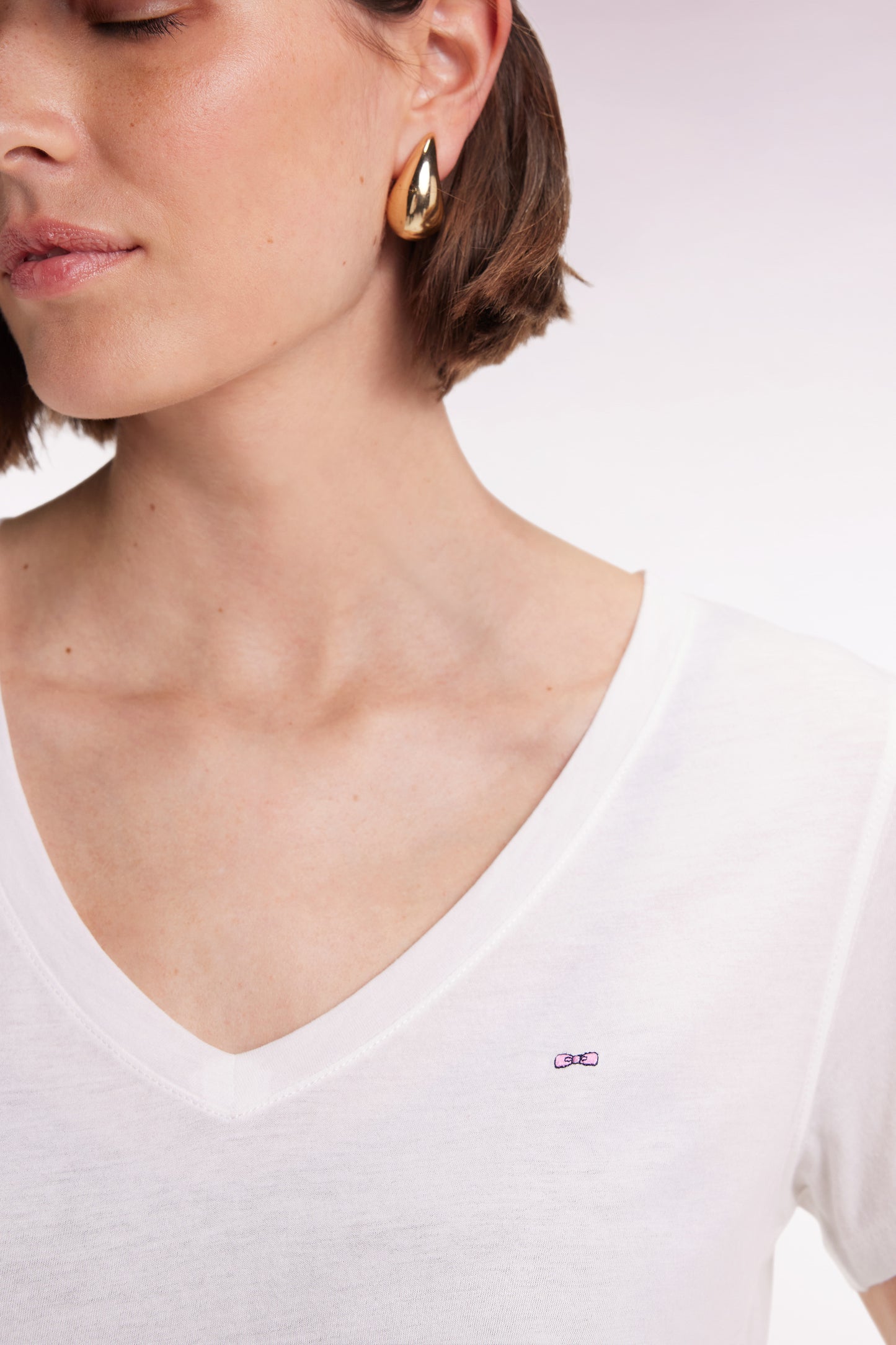 Short-sleeved V-neck T-shirt in white Pima cotton