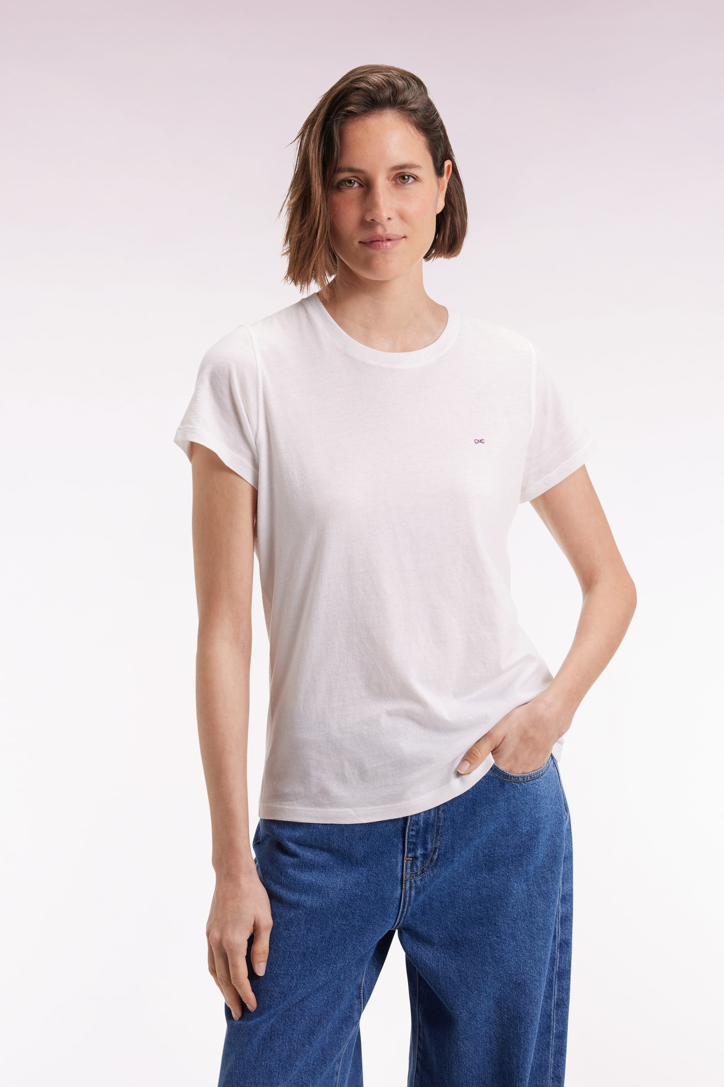 Short-sleeved T-shirt in white Pima cotton with round collar